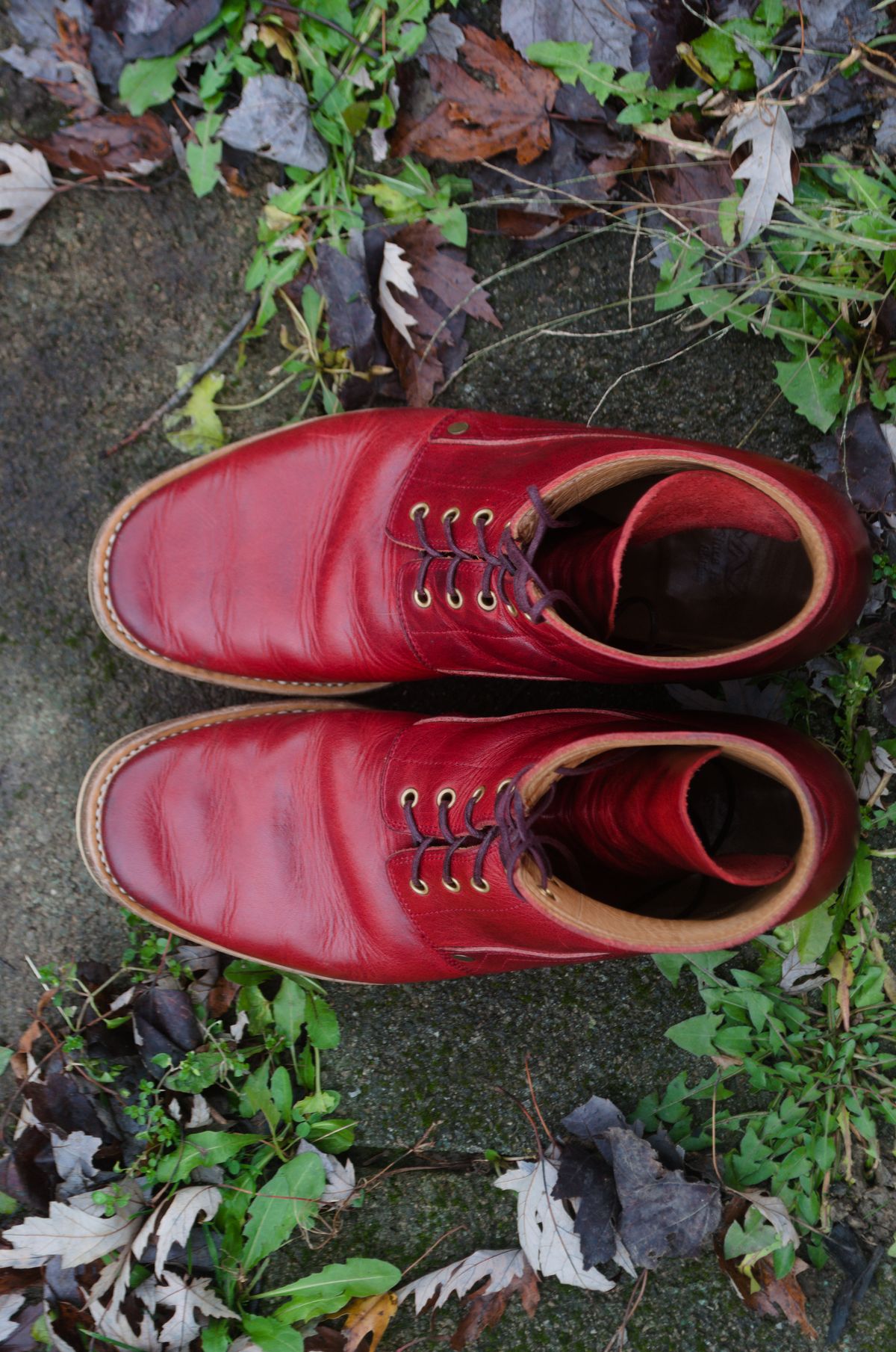 Photo by Oldmanblooming on December 2, 2023 of the WM1978 French Army Boot in Horween London Bus Red Dublin.