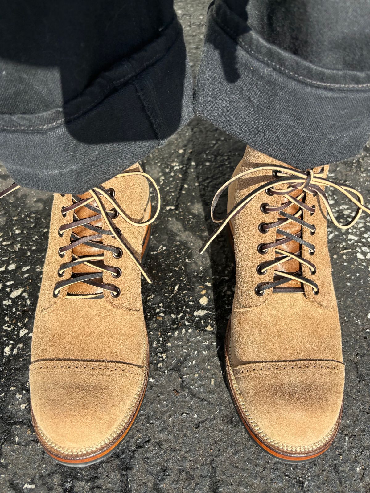 Photo by Oldmanblooming on April 17, 2024 of the Viberg Service Boot BCT in Horween Marine Field Roughout.