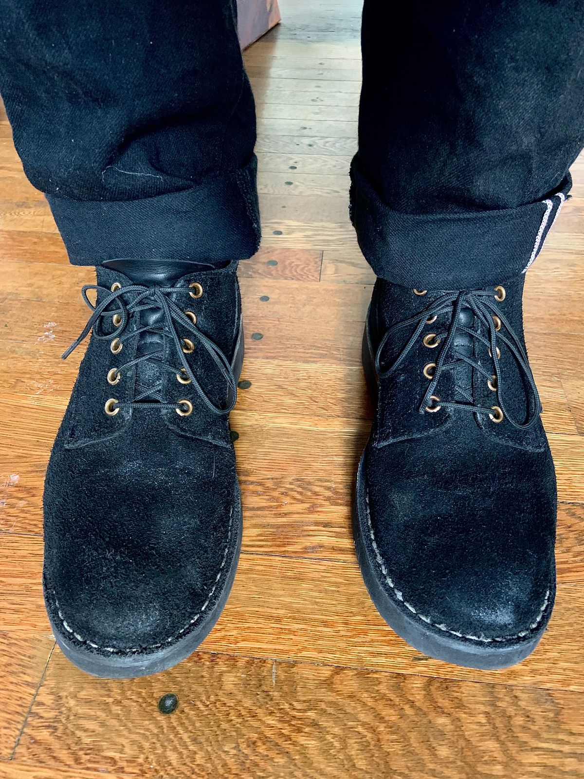 Photo by Oldmanblooming on April 1, 2023 of the White's Oxford in Seidel Black Oil Tan Roughout.