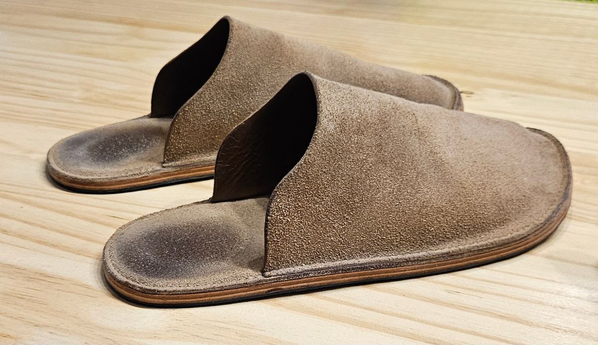 Photo by joeldelassus on December 23, 2024 of the DELASSUS LEATHER HOUSE MULE in Horween Natural Chromexcel Roughout.