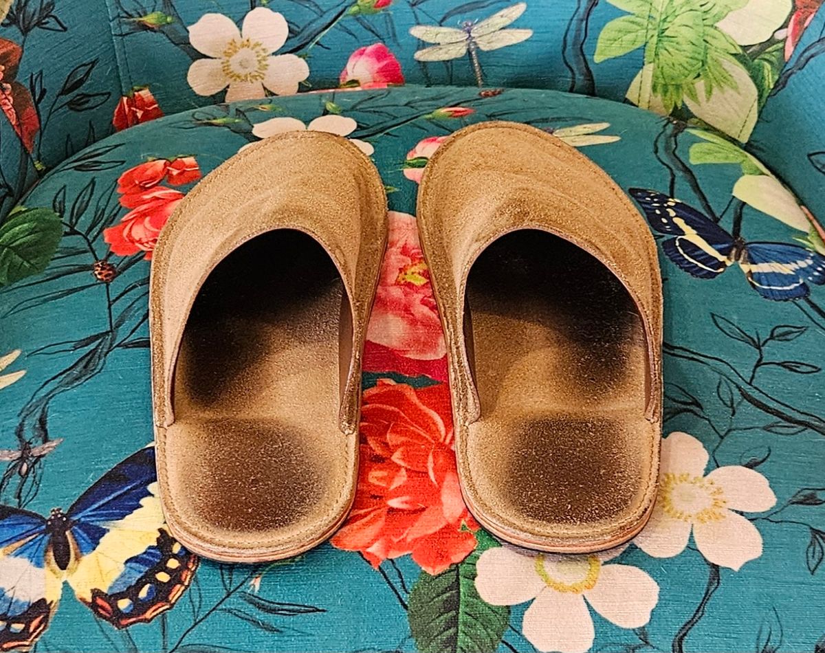 Photo by joeldelassus on March 3, 2025 of the DELASSUS LEATHER HOUSE MULE in Horween Natural Chromexcel Roughout.