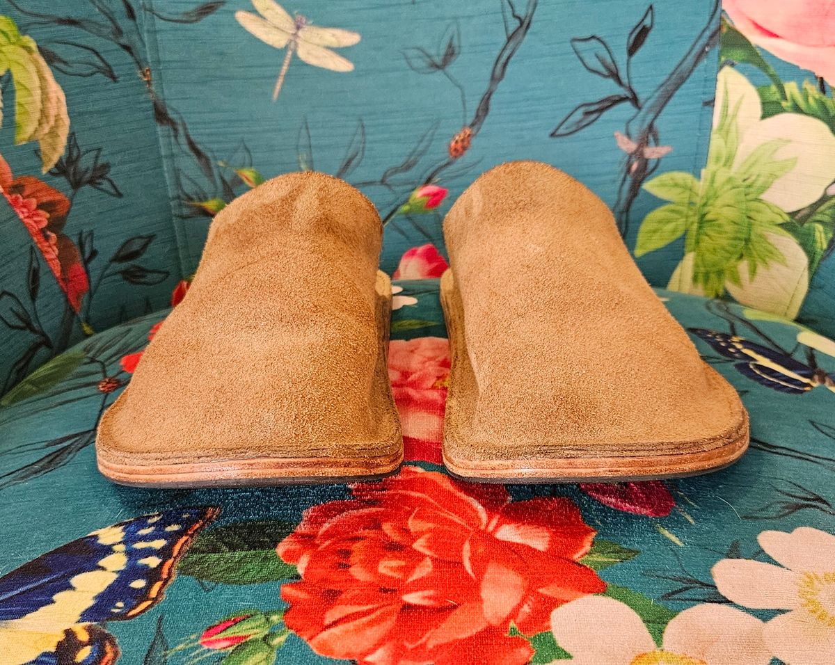 Photo by joeldelassus on March 3, 2025 of the DELASSUS LEATHER HOUSE MULE in Horween Natural Chromexcel Roughout.