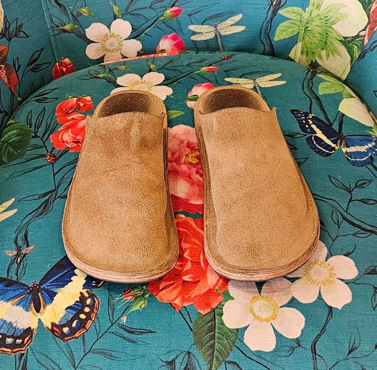 Photo by joeldelassus on March 3, 2025 of the DELASSUS LEATHER HOUSE MULE in Horween Natural Chromexcel Roughout.