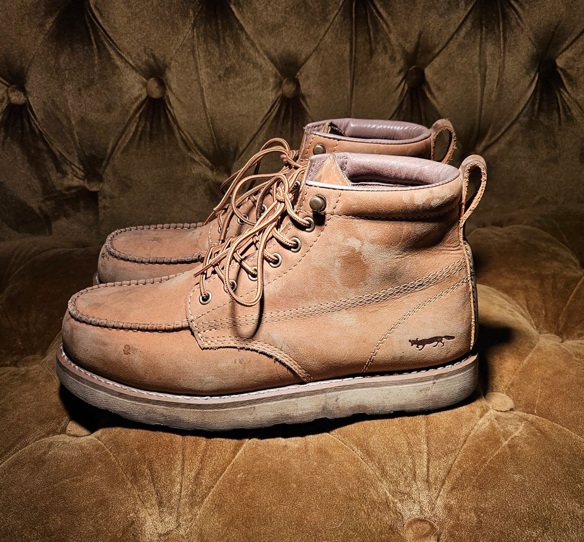 Photo by joeldelassus on December 5, 2024 of the Golden Fox Golden Fox / 6" Moc Toe Wedge Pro Work Boots in Golden Fox / Nubuck.