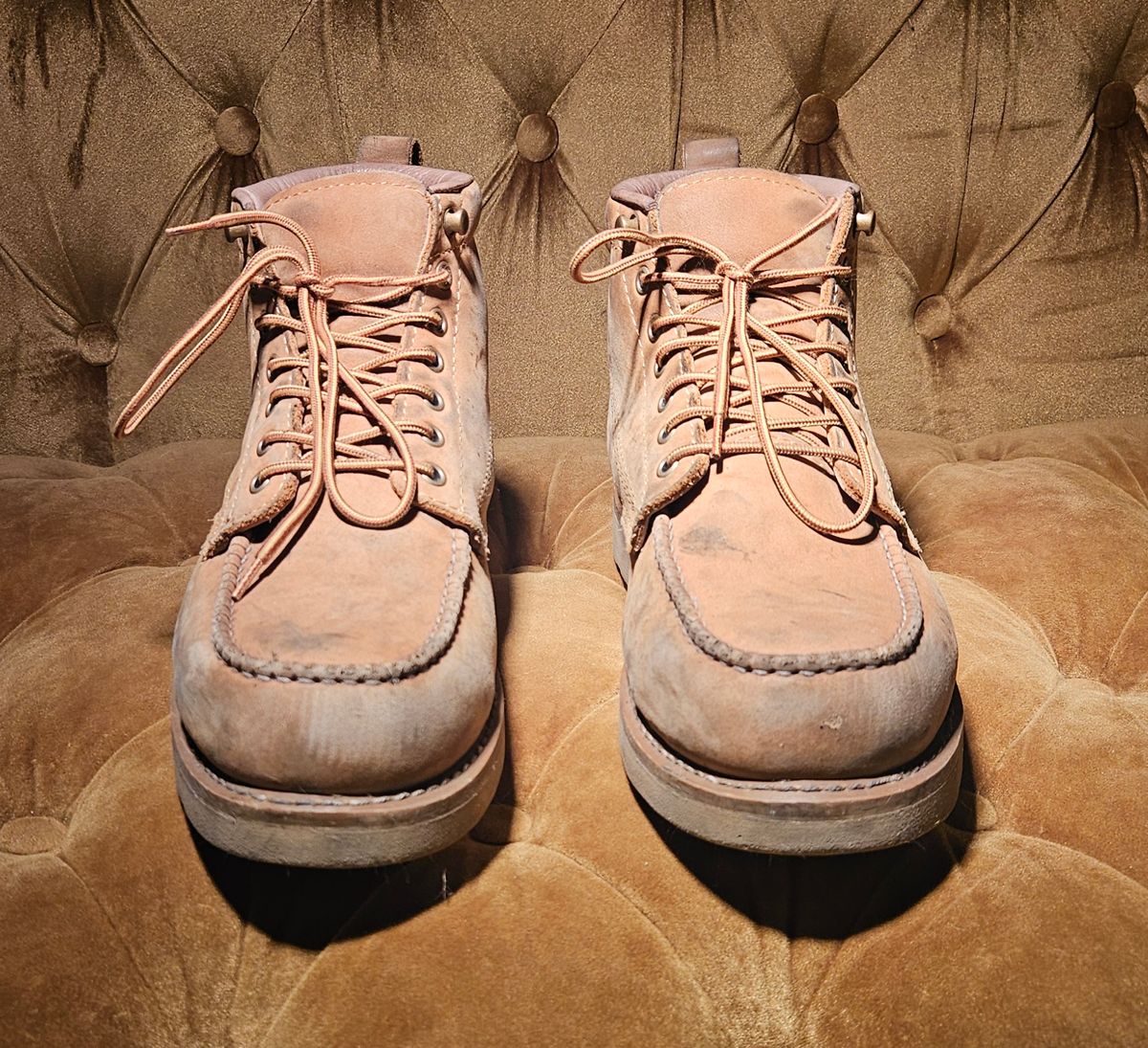 Photo by joeldelassus on January 5, 2025 of the Golden Fox Golden Fox / 6" Moc Toe Wedge Pro Work Boots in Golden Fox / Nubuck.