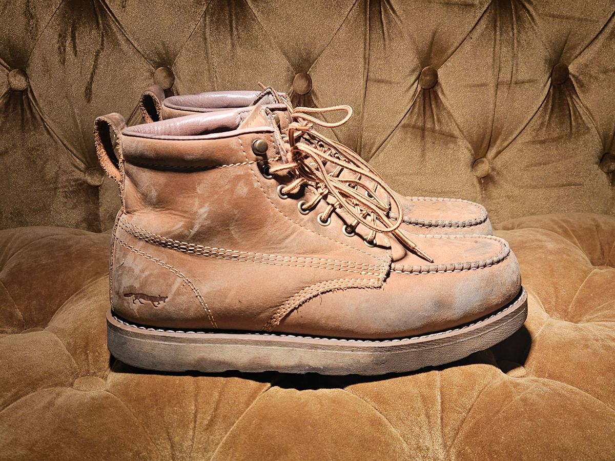 Photo by joeldelassus on January 5, 2025 of the Golden Fox Golden Fox / 6" Moc Toe Wedge Pro Work Boots in Golden Fox / Nubuck.