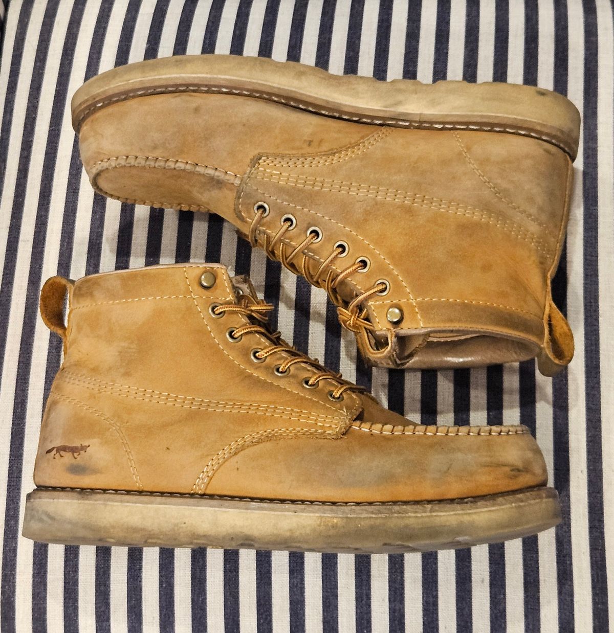 Photo by joeldelassus on February 2, 2025 of the Golden Fox Golden Fox / 6" Moc Toe Wedge Pro Work Boots in Golden Fox / Nubuck.