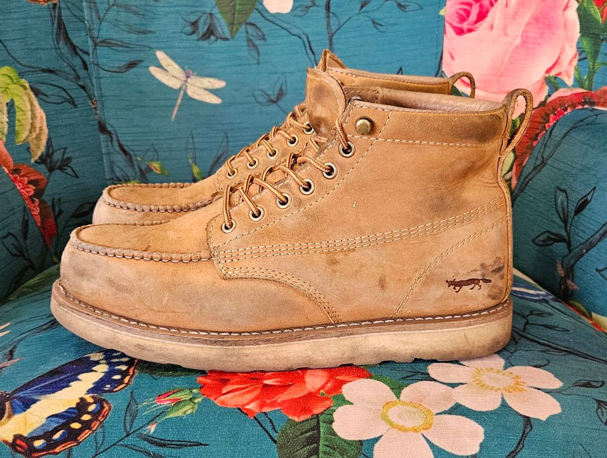 Photo by joeldelassus on March 3, 2025 of the Golden Fox Golden Fox / 6" Moc Toe Wedge Pro Work Boots in Golden Fox / Nubuck.