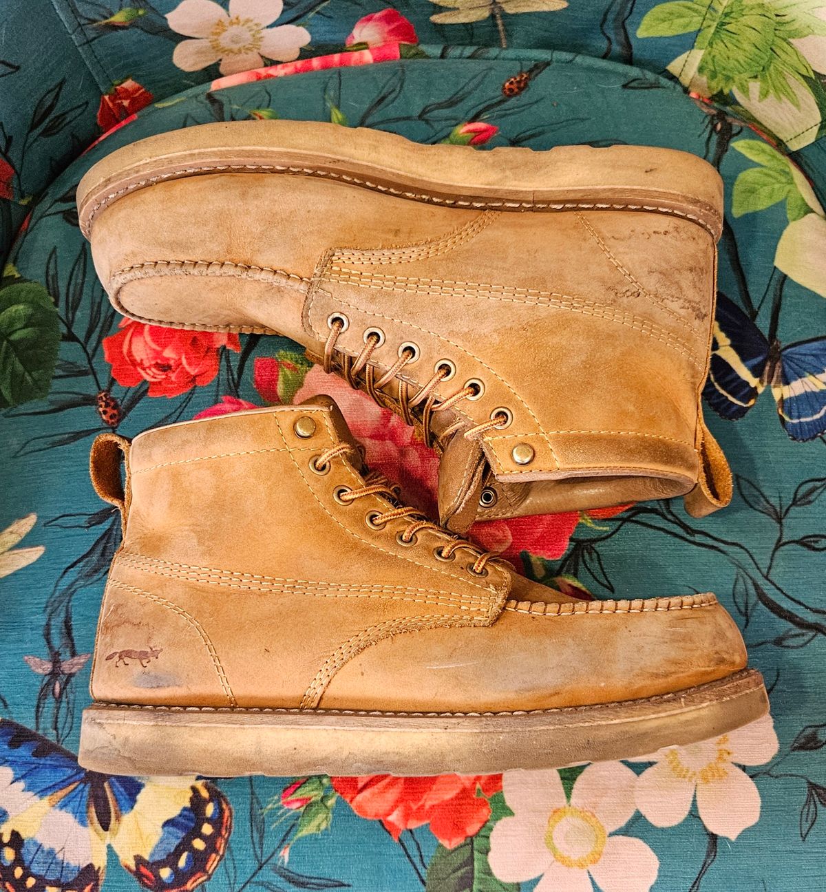 Photo by joeldelassus on March 3, 2025 of the Golden Fox Golden Fox / 6" Moc Toe Wedge Pro Work Boots in Golden Fox / Nubuck.