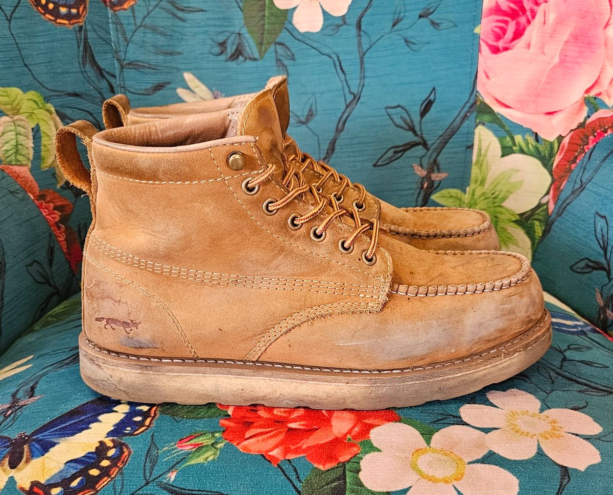 Photo by joeldelassus on March 3, 2025 of the Golden Fox Golden Fox / 6" Moc Toe Wedge Pro Work Boots in Golden Fox / Nubuck.