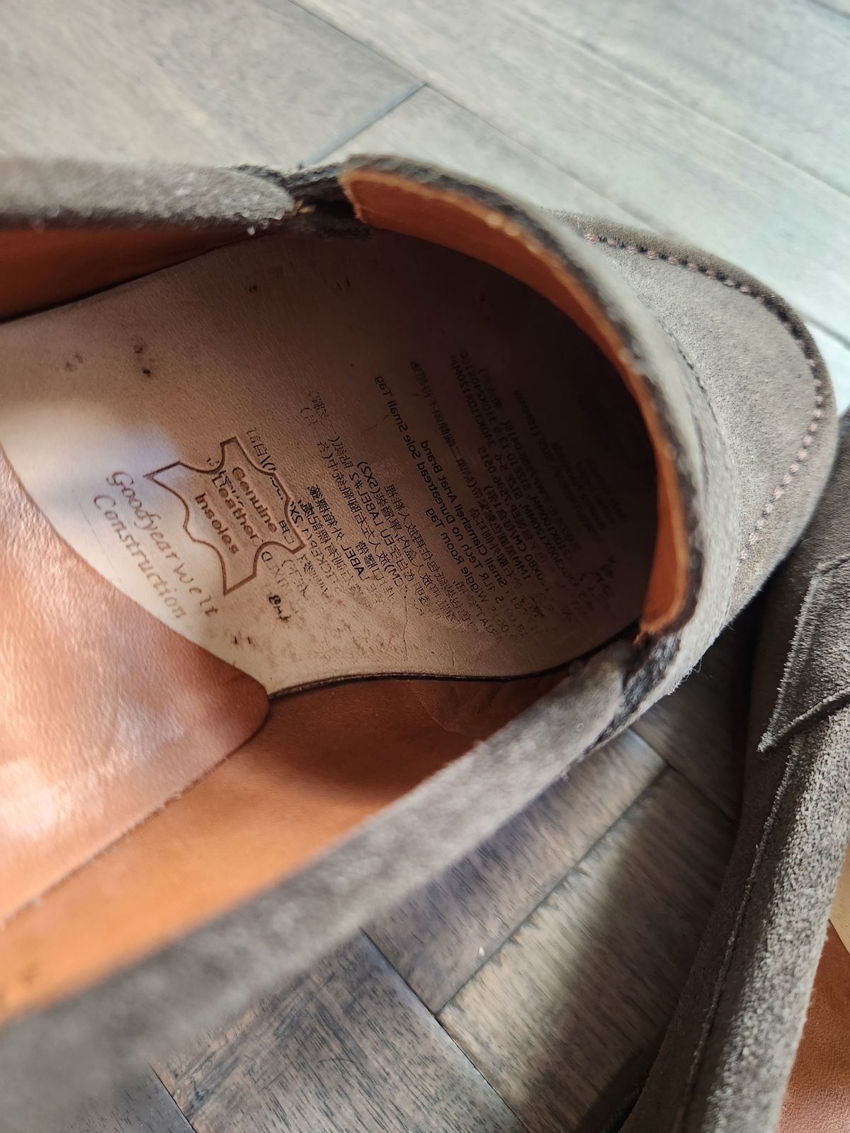 Photo by joemanji25 on October 1, 2023 of the Grant Stone Traveler Penny in C.F. Stead Loden Janus Calf Suede.