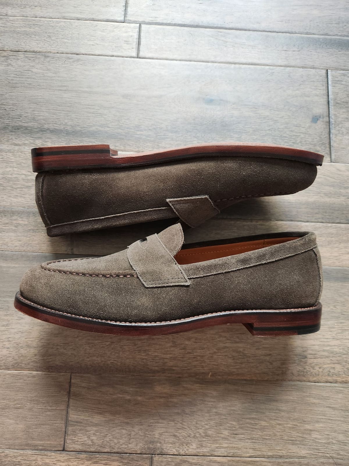 Photo by joemanji25 on October 1, 2023 of the Grant Stone Traveler Penny in C.F. Stead Loden Janus Calf Suede.
