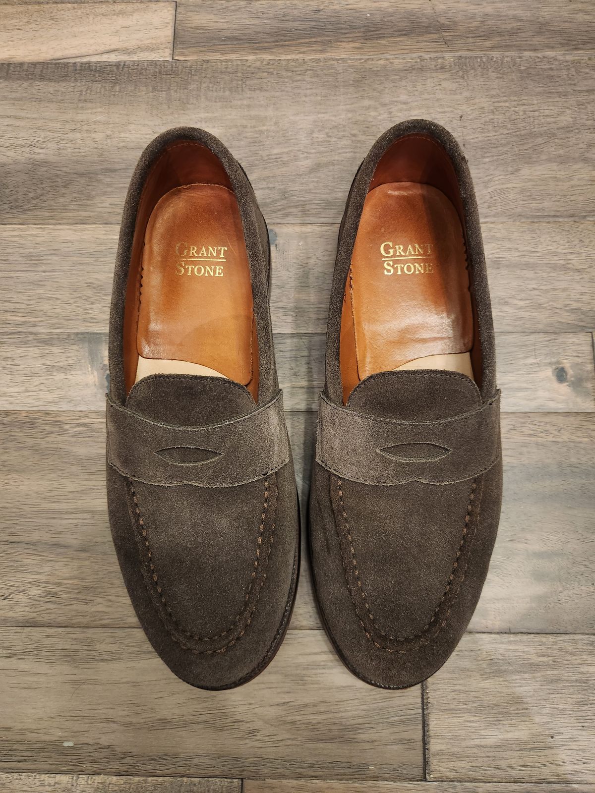 Photo by joemanji25 on November 2, 2023 of the Grant Stone Traveler Penny in C.F. Stead Loden Janus Calf Suede.