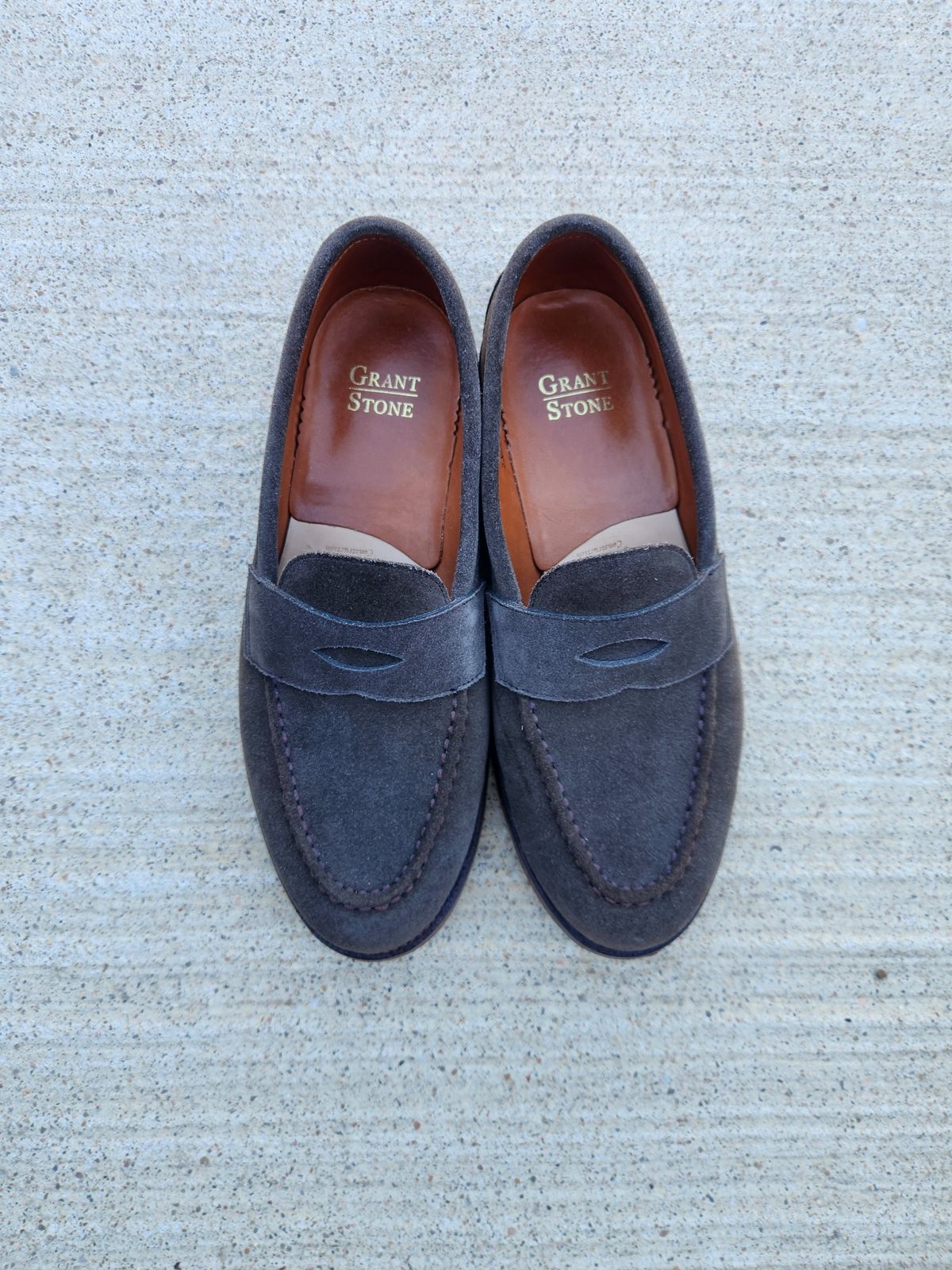 Photo by joemanji25 on December 3, 2023 of the Grant Stone Traveler Penny in C.F. Stead Loden Janus Calf Suede.
