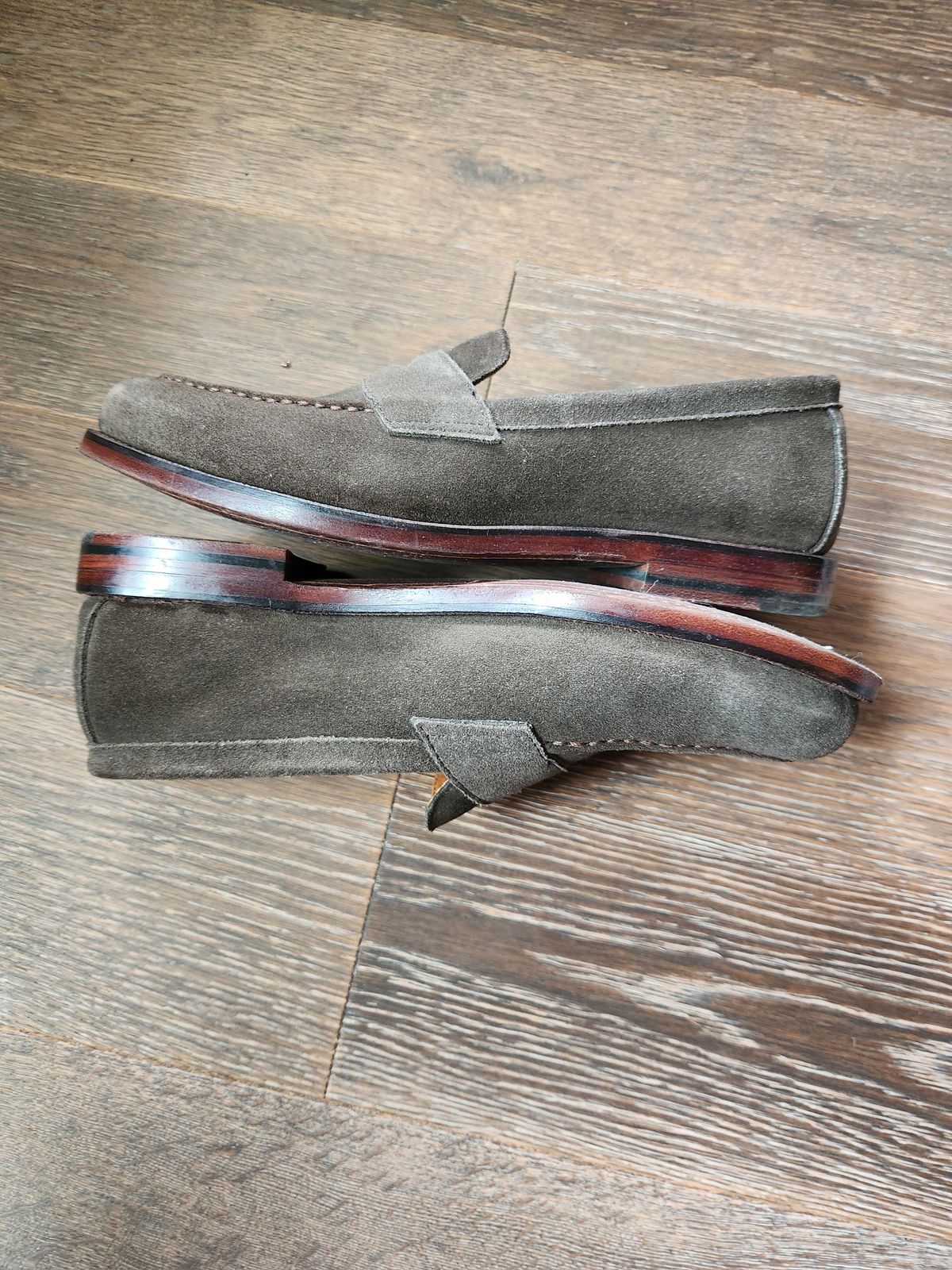 Photo by joemanji25 on February 4, 2024 of the Grant Stone Traveler Penny in C.F. Stead Loden Janus Calf Suede.