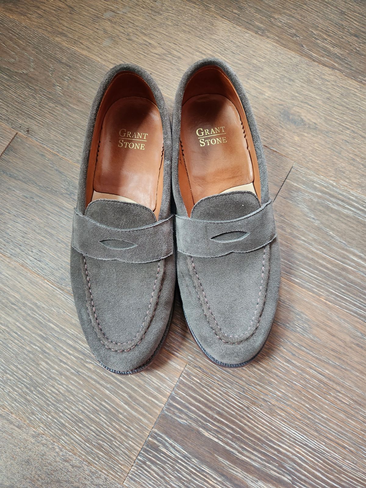 Photo by joemanji25 on February 4, 2024 of the Grant Stone Traveler Penny in C.F. Stead Loden Janus Calf Suede.