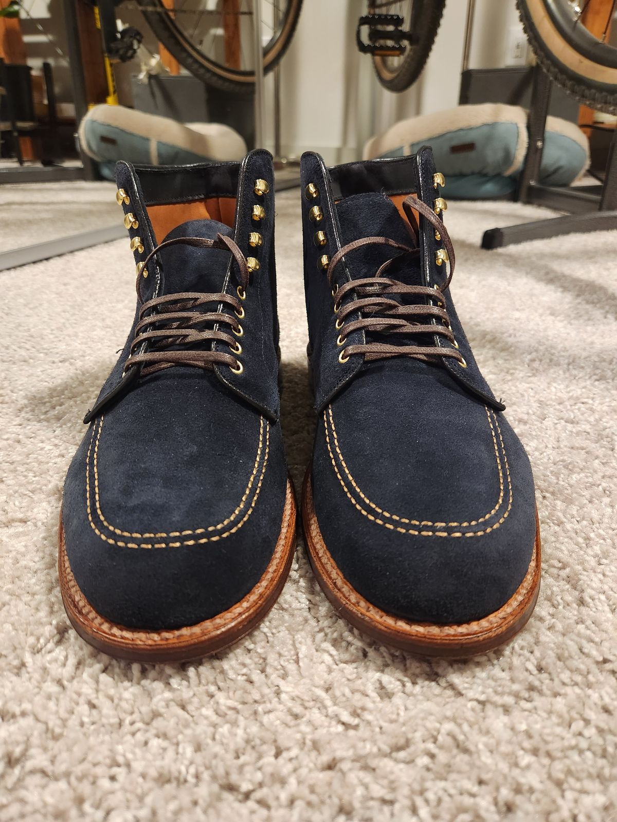 Photo by joemanji25 on October 1, 2022 of the Alden Indy Boot in Navy Suede.