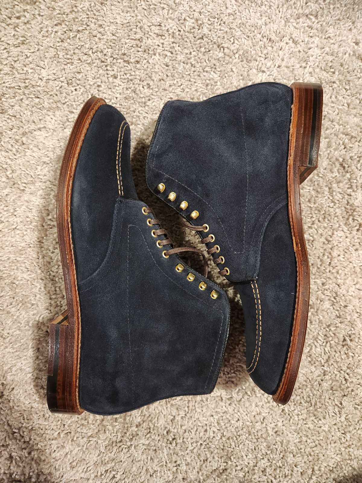 Photo by joemanji25 on October 1, 2022 of the Alden Indy Boot in Navy Suede.