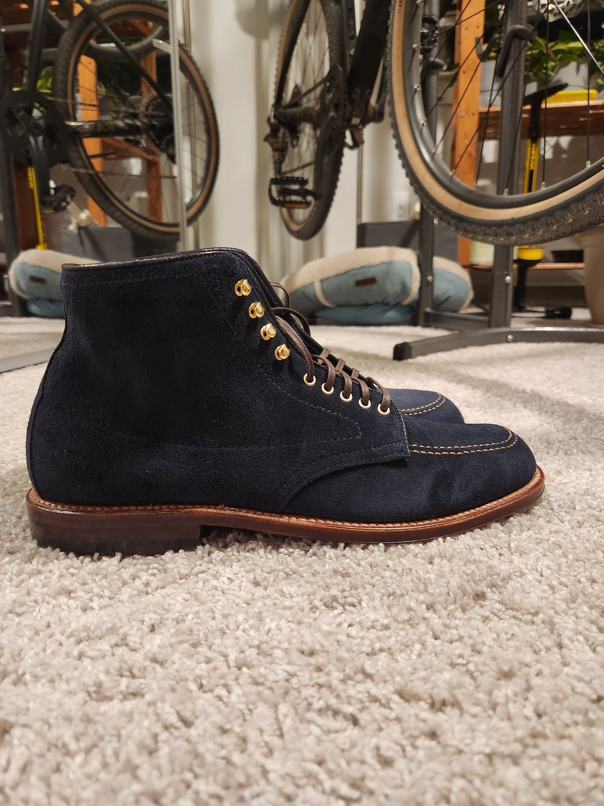 Photo by joemanji25 on October 1, 2022 of the Alden Indy Boot in Navy Suede.