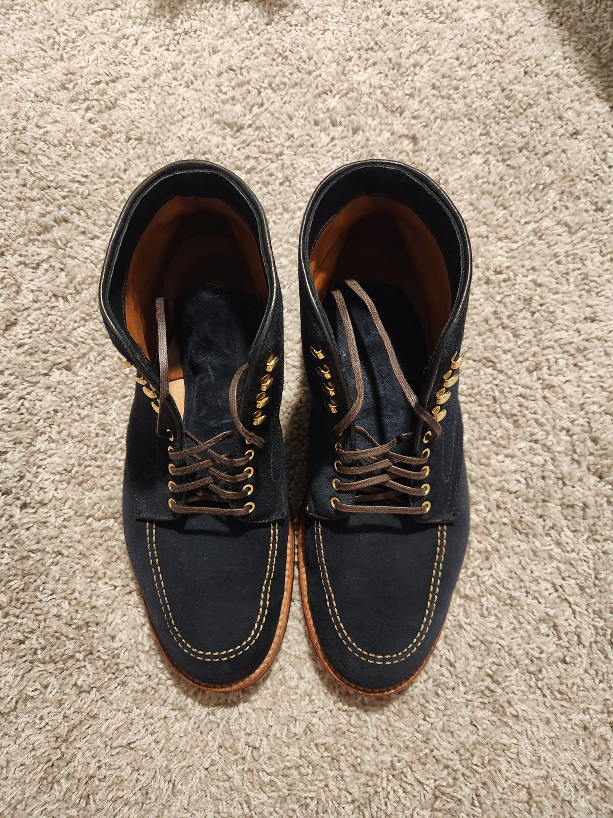 Photo by joemanji25 on November 3, 2022 of the Alden Indy Boot in Navy Suede.