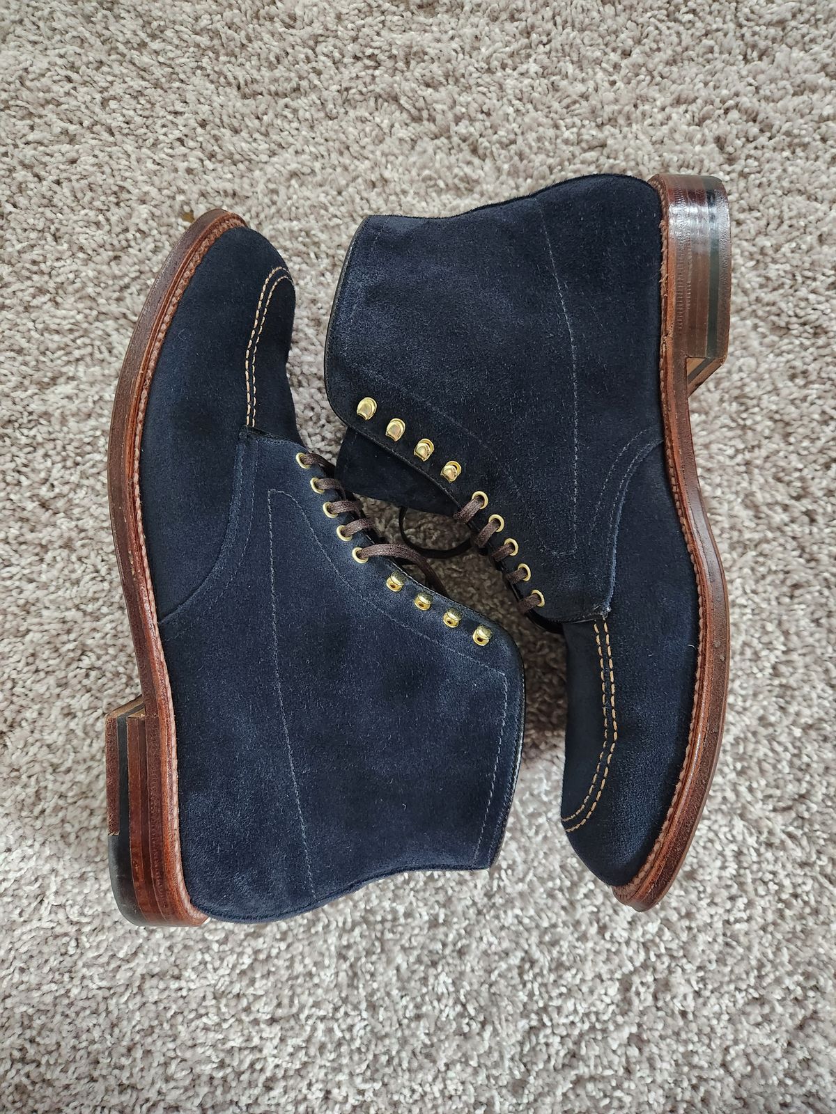 Photo by joemanji25 on December 4, 2022 of the Alden Indy Boot in Navy Suede.