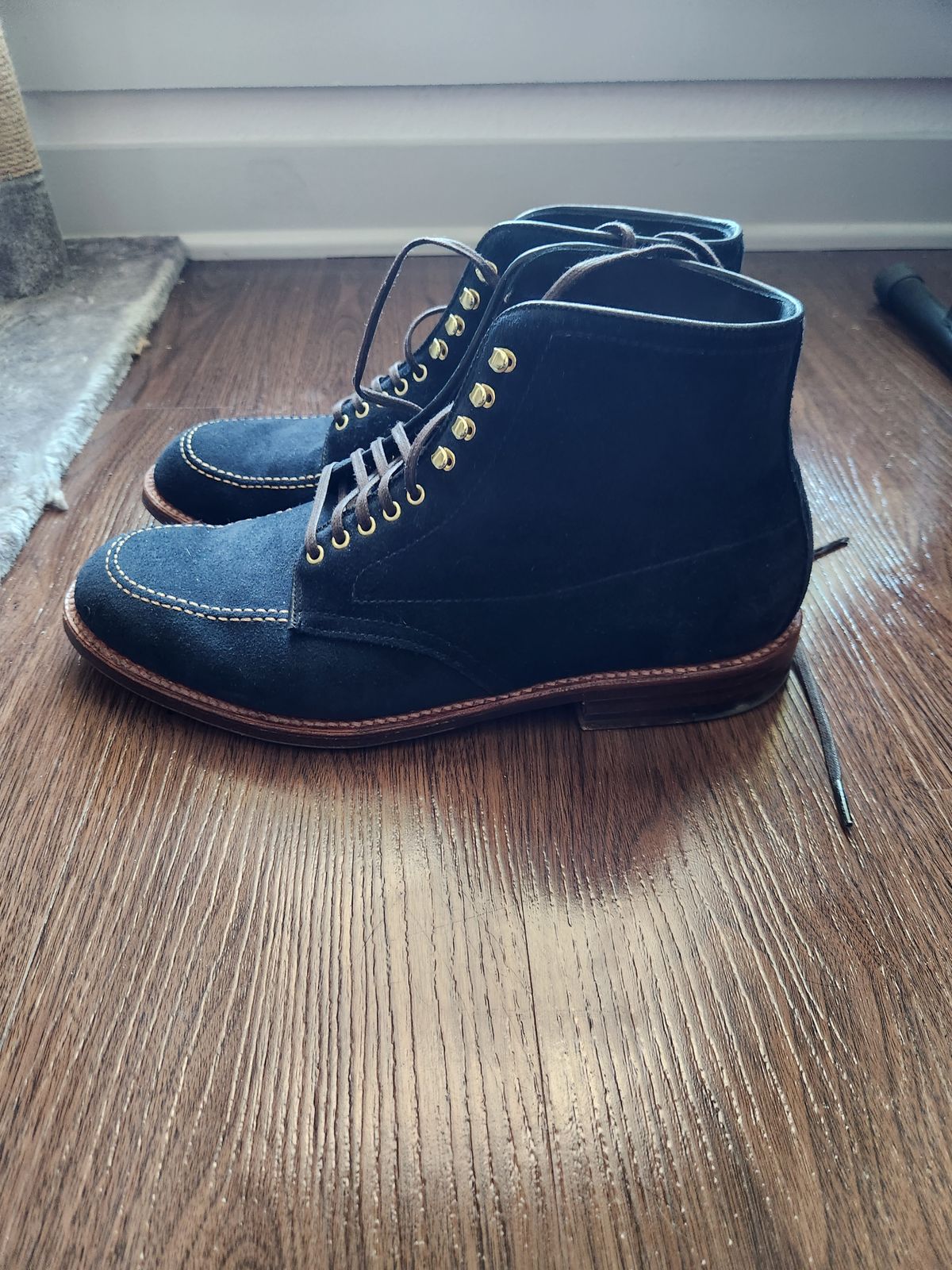 Photo by joemanji25 on January 3, 2023 of the Alden Indy Boot in Navy Suede.