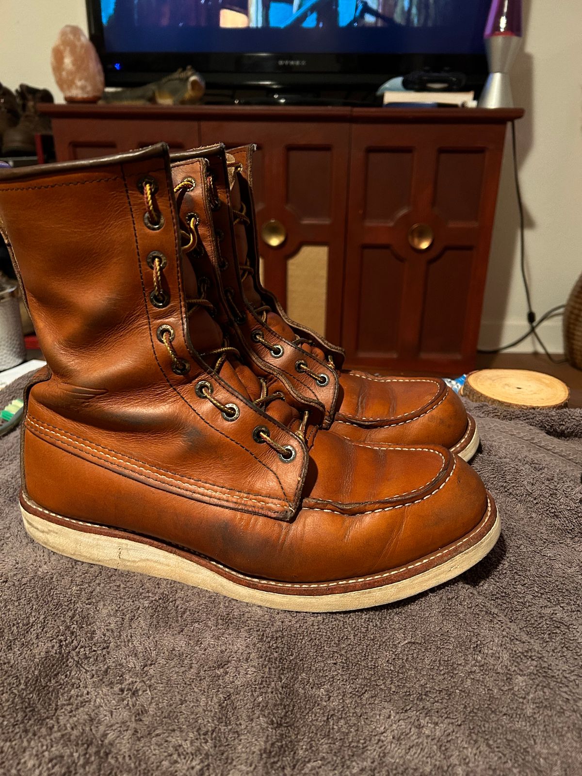 Photo by Booter on February 4, 2024 of the Red Wing 8-Inch Classic Moc in S.B. Foot Oro-Iginal.