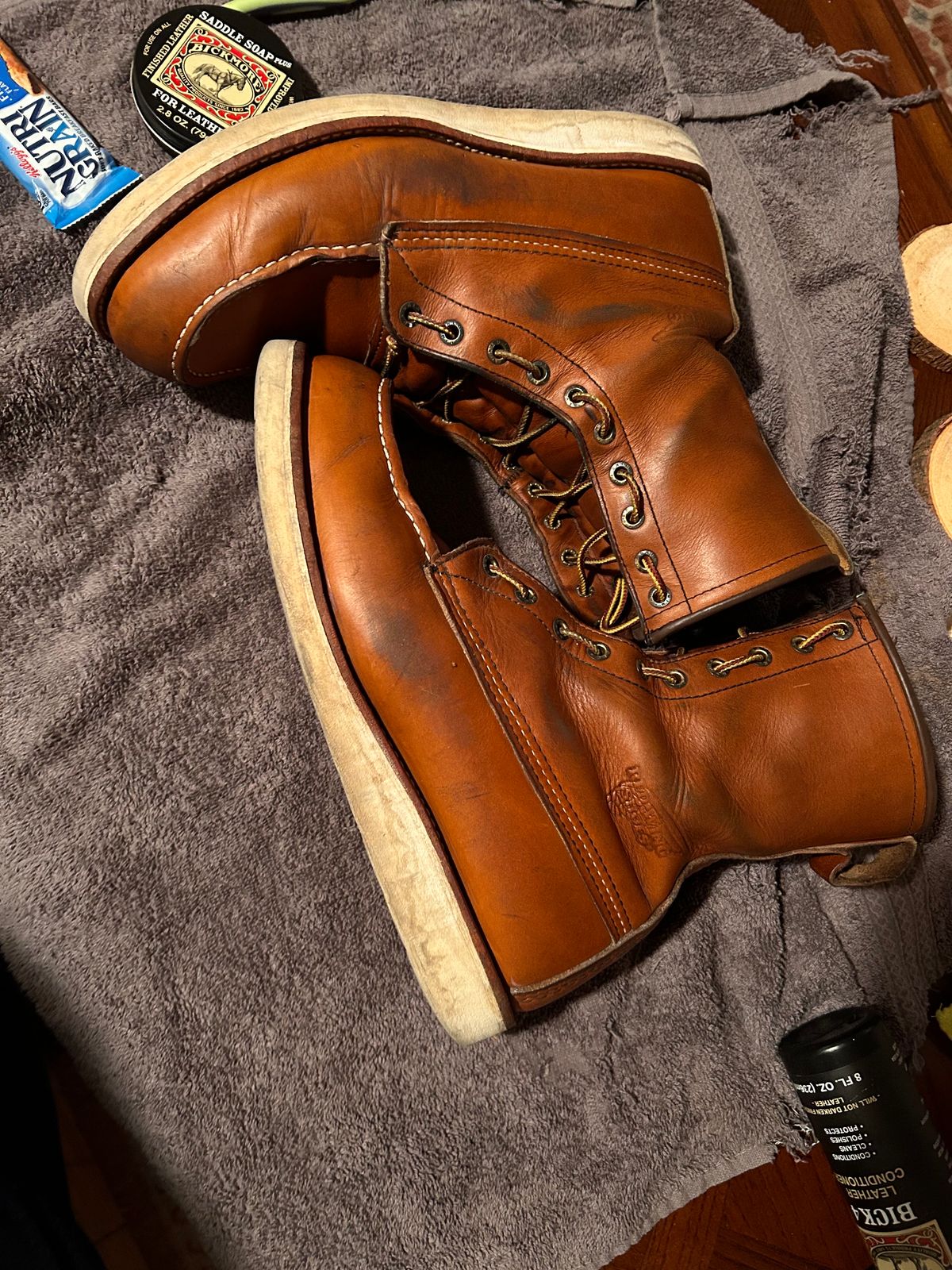 Photo by Booter on February 4, 2024 of the Red Wing 8-Inch Classic Moc in S.B. Foot Oro-Iginal.