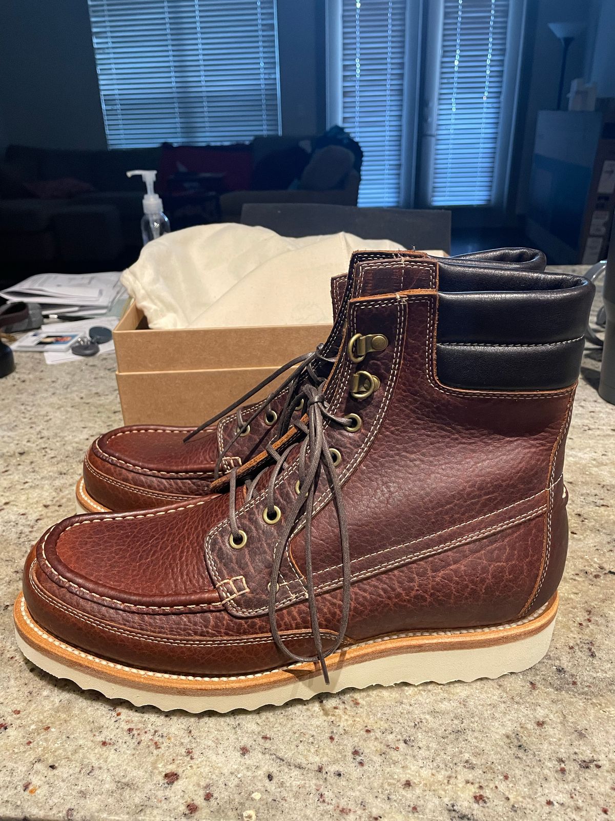 Photo by noles5254 on October 1, 2022 of the Grant Stone Field Boot in Seidel Walnut Bison.