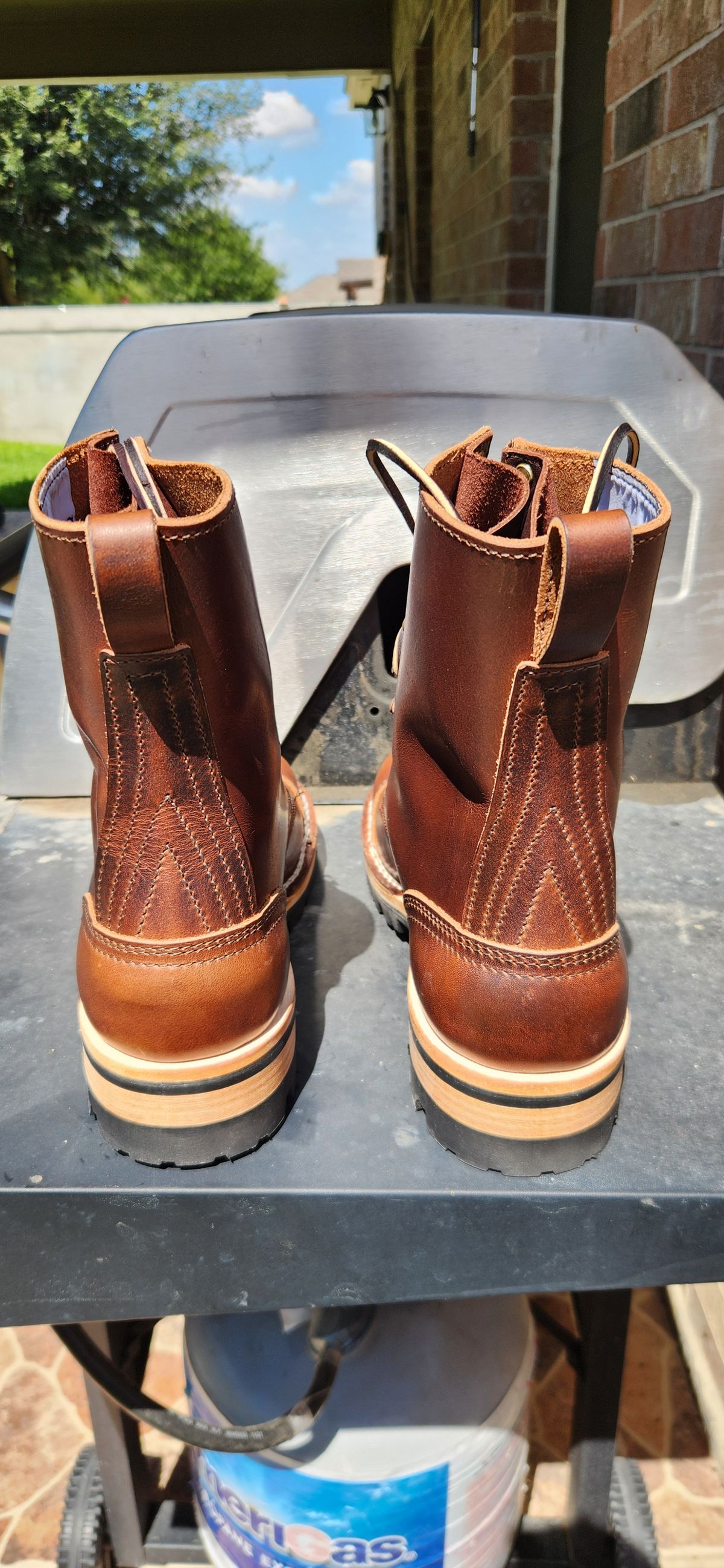 Photo by manuelbriones on October 1, 2024 of the Nicks Handmade Boots MTO in Italian Brown Cypress.