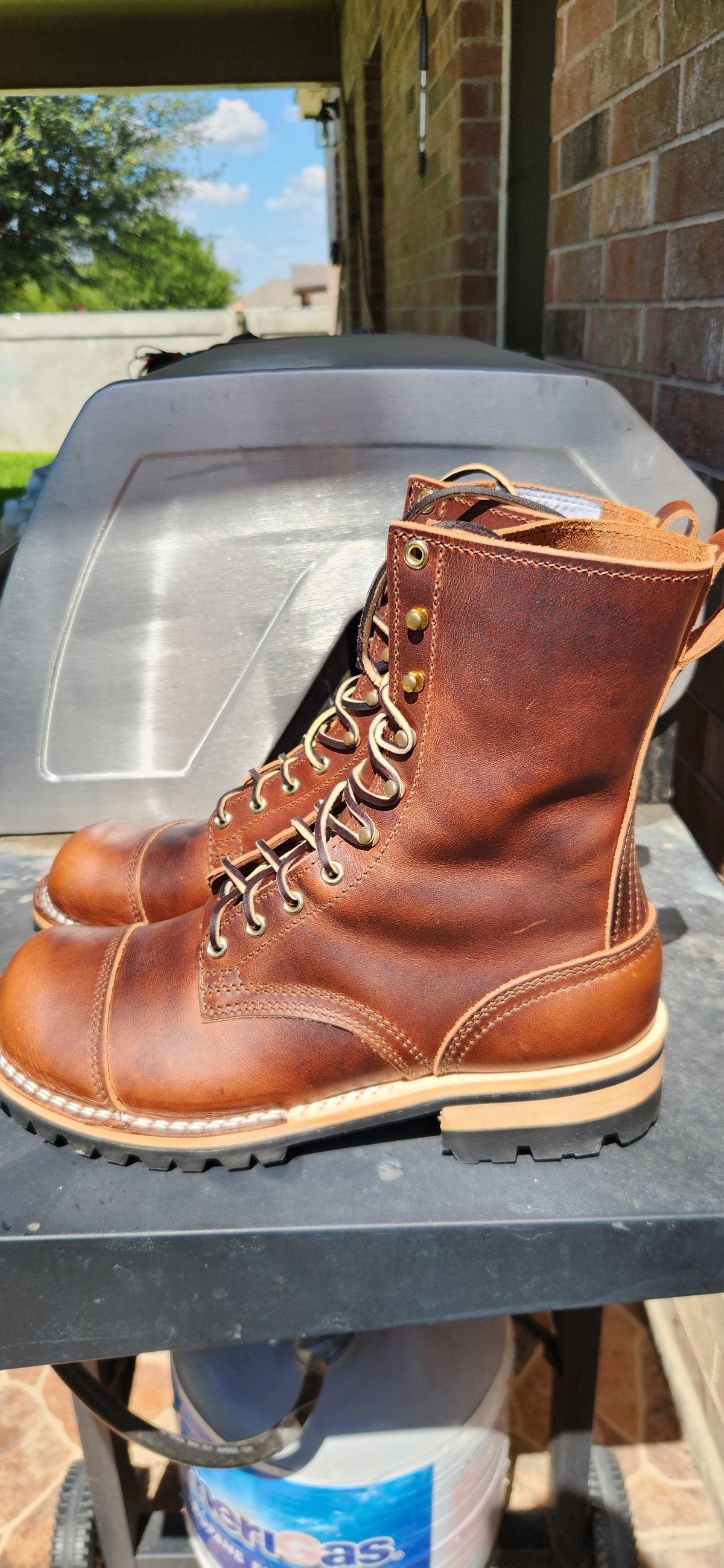 Photo by manuelbriones on October 1, 2024 of the Nicks Handmade Boots MTO in Italian Brown Cypress.