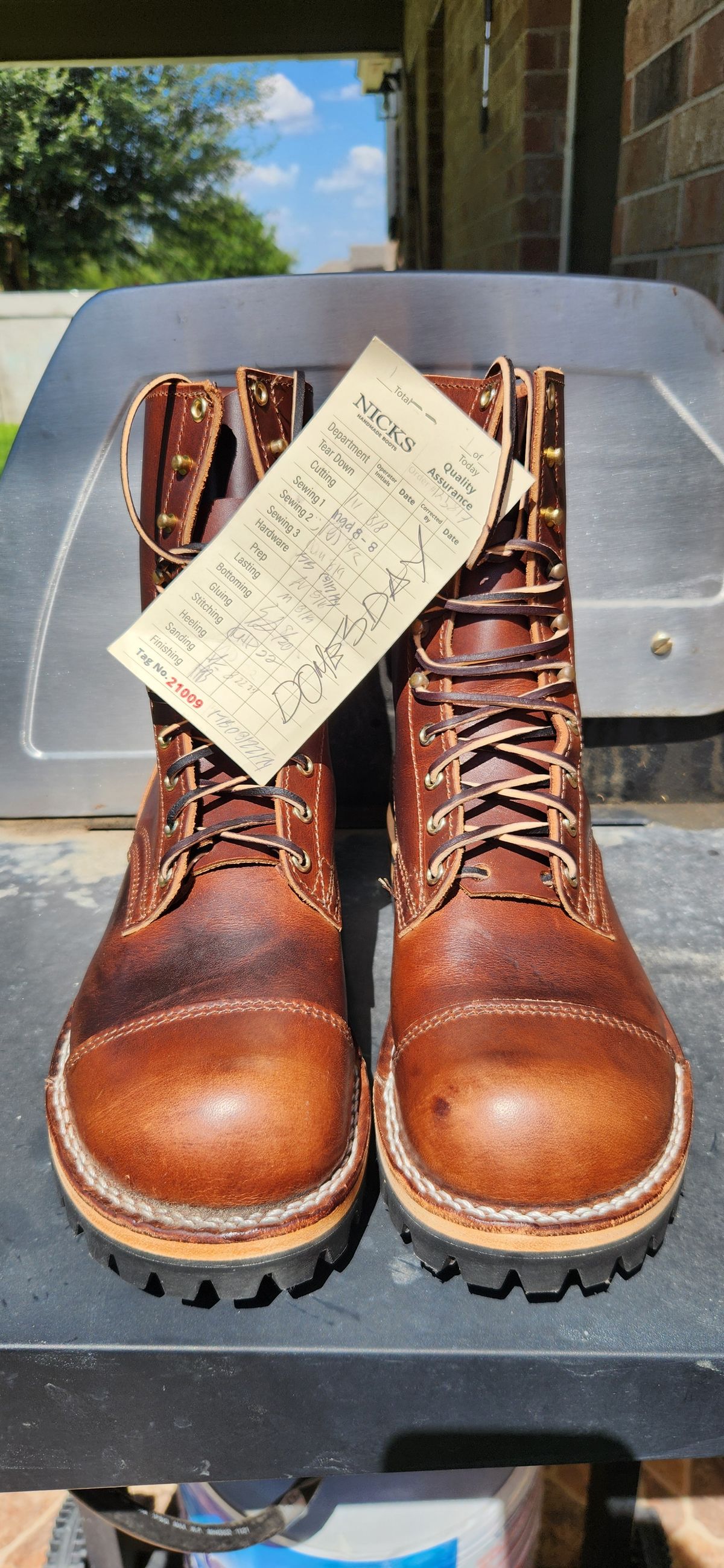 Photo by manuelbriones on October 1, 2024 of the Nicks Handmade Boots MTO in Italian Brown Cypress.