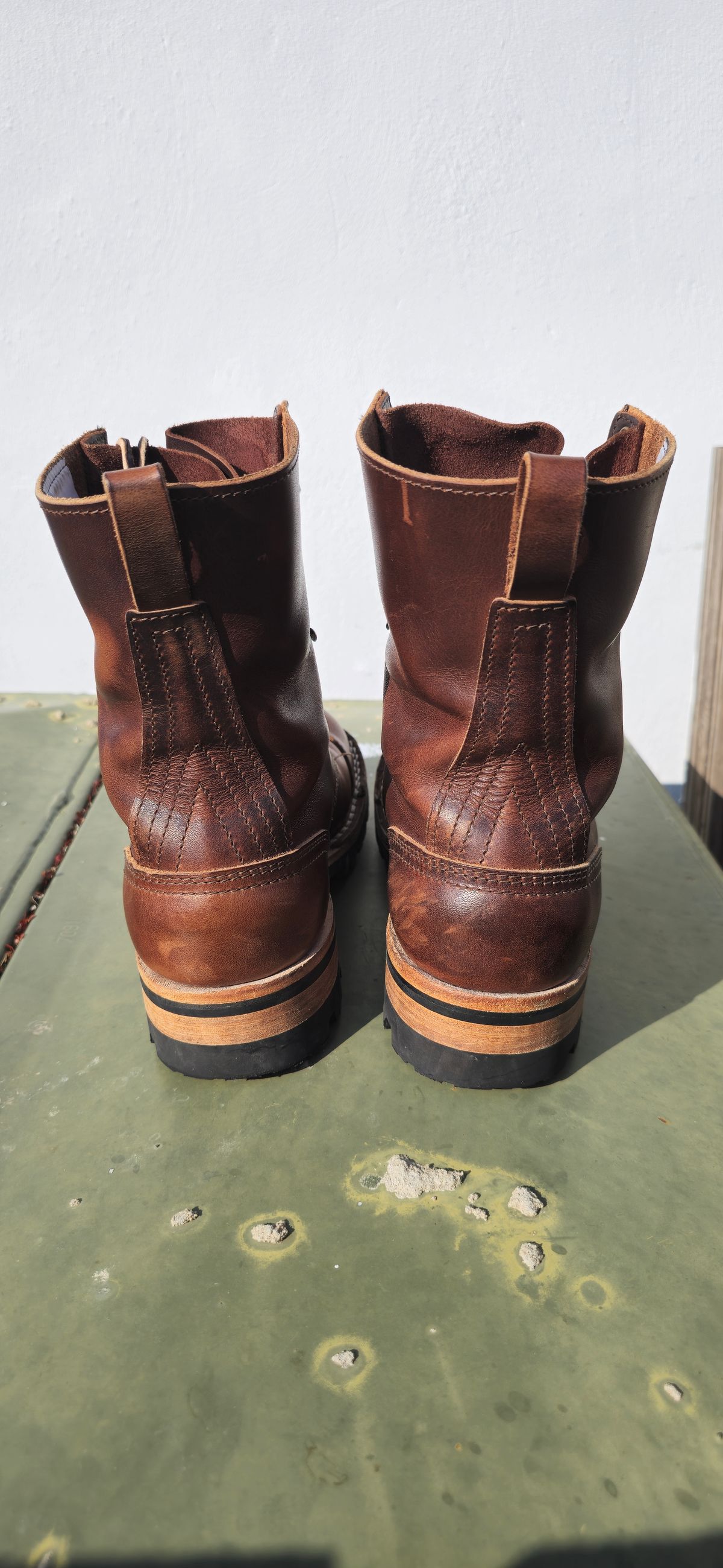 Photo by manuelbriones on November 3, 2024 of the Nicks Handmade Boots MTO in Italian Brown Cypress.