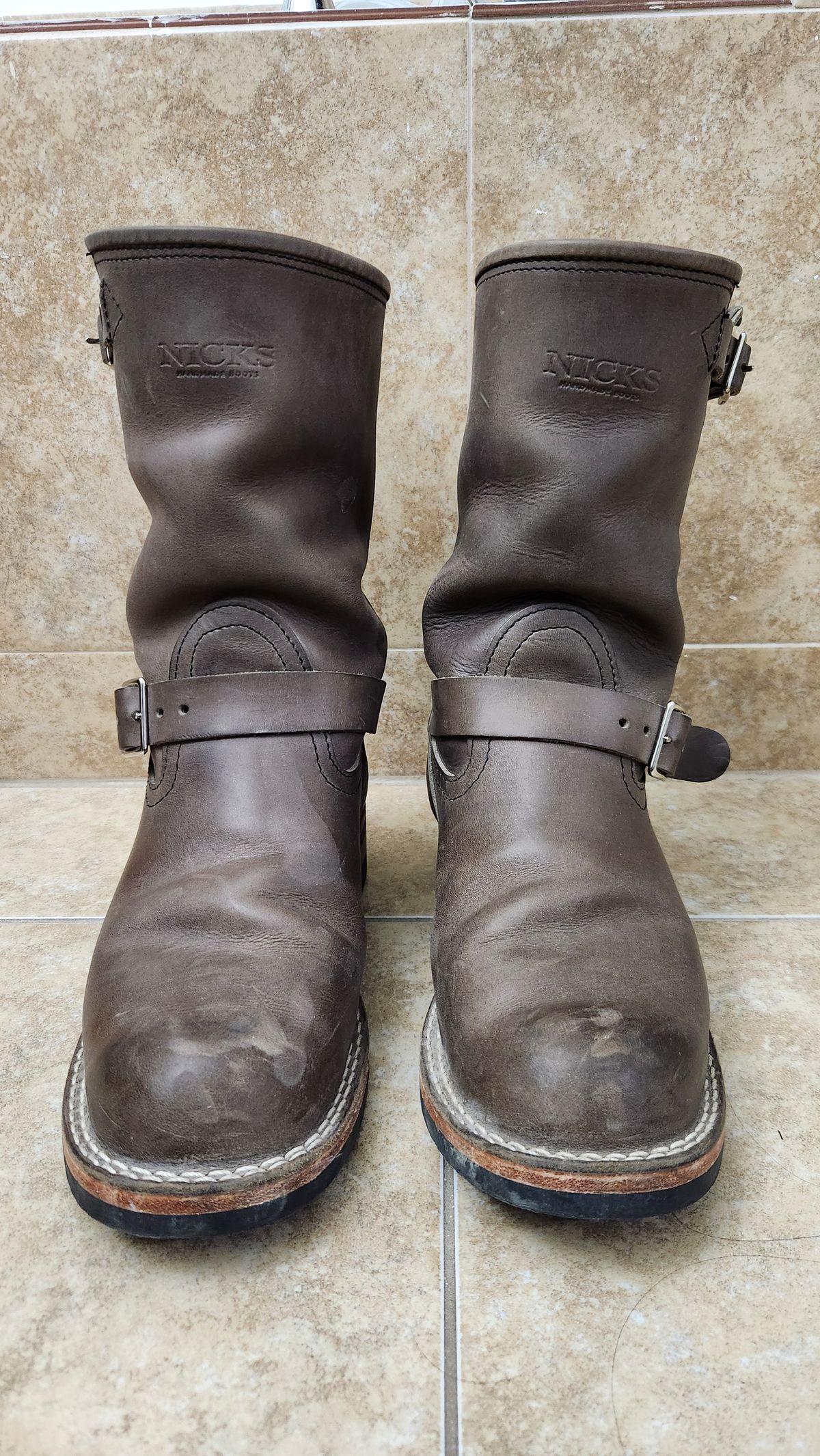 Photo by manuelbriones on March 6, 2024 of the Nicks Renegade in Horween Steel Predator.