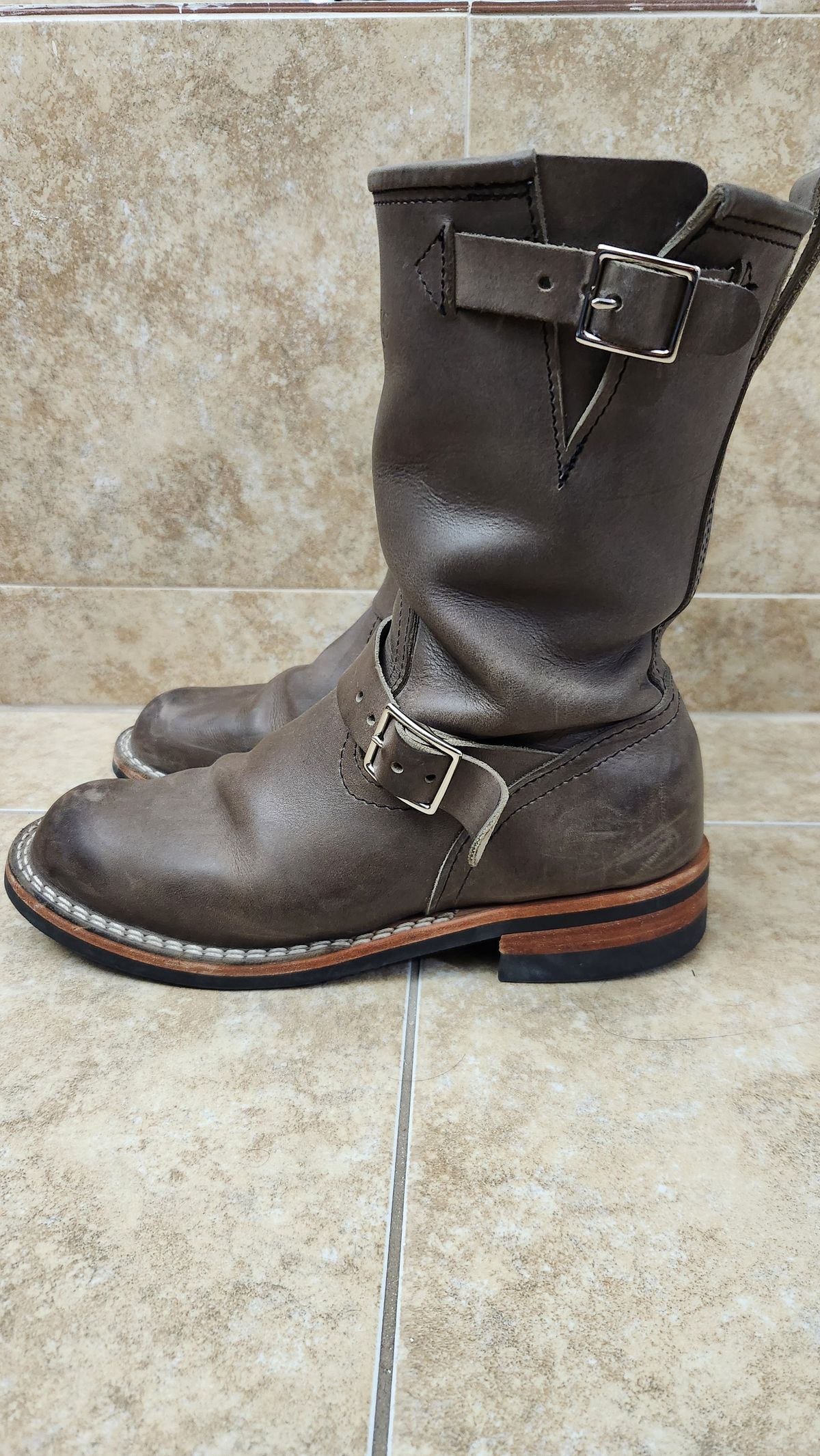 Photo by manuelbriones on March 6, 2024 of the Nicks Renegade in Horween Steel Predator.