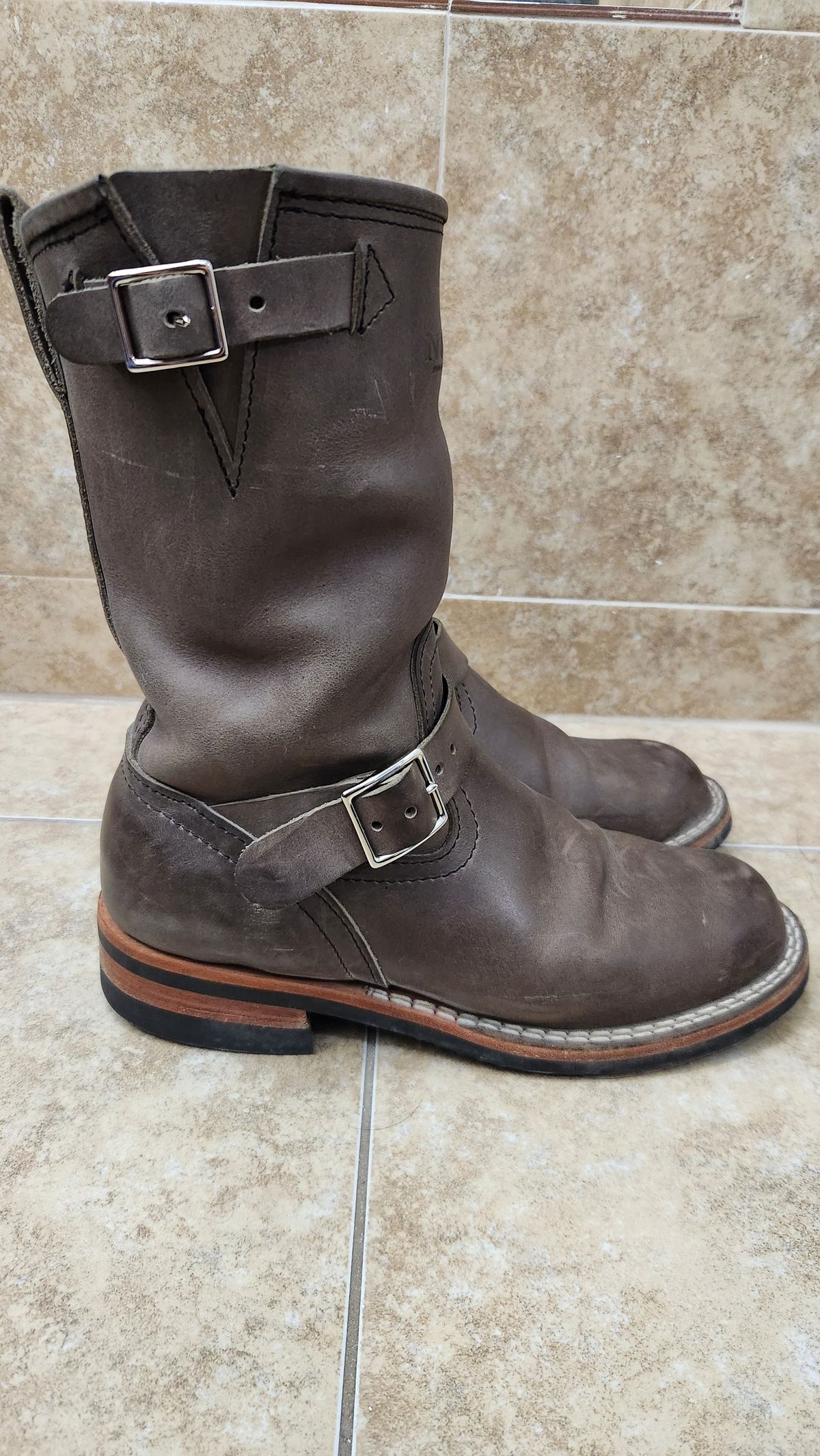 Photo by manuelbriones on March 6, 2024 of the Nicks Renegade in Horween Steel Predator.