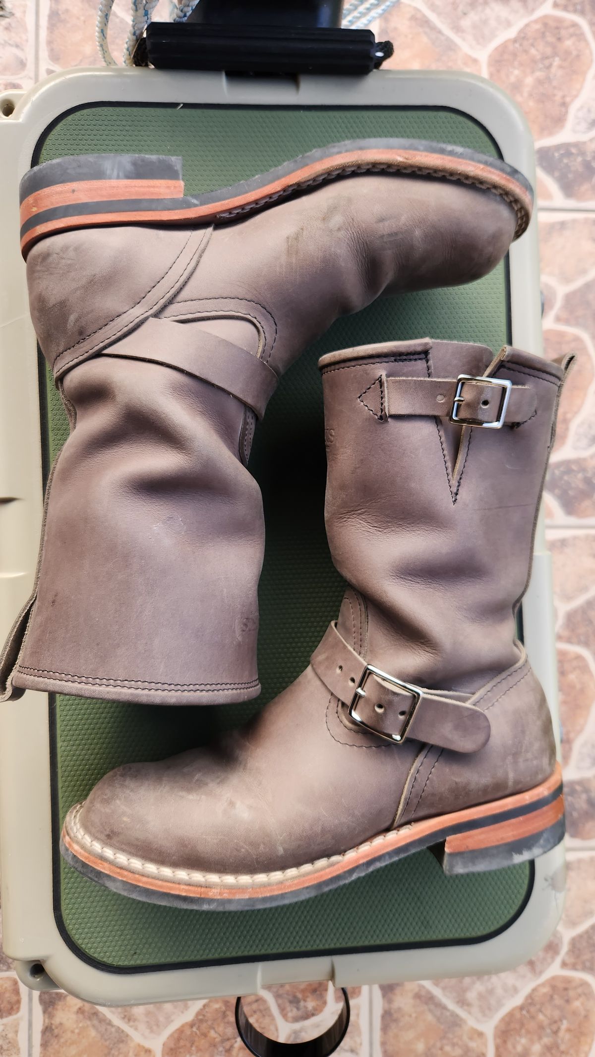 Photo by manuelbriones on November 4, 2023 of the Nicks Renegade in Horween Steel Predator.