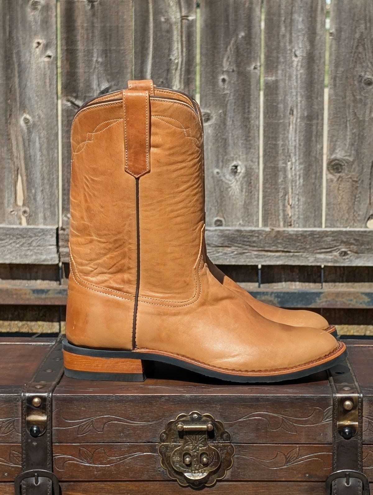 Photo by HealthyPatina on September 29, 2025 of the Rios by Mercedes (designed by Coronado Leather Co.) Roper Boot No.10 in Horween Natural Derby Front Quarter Horsehide.