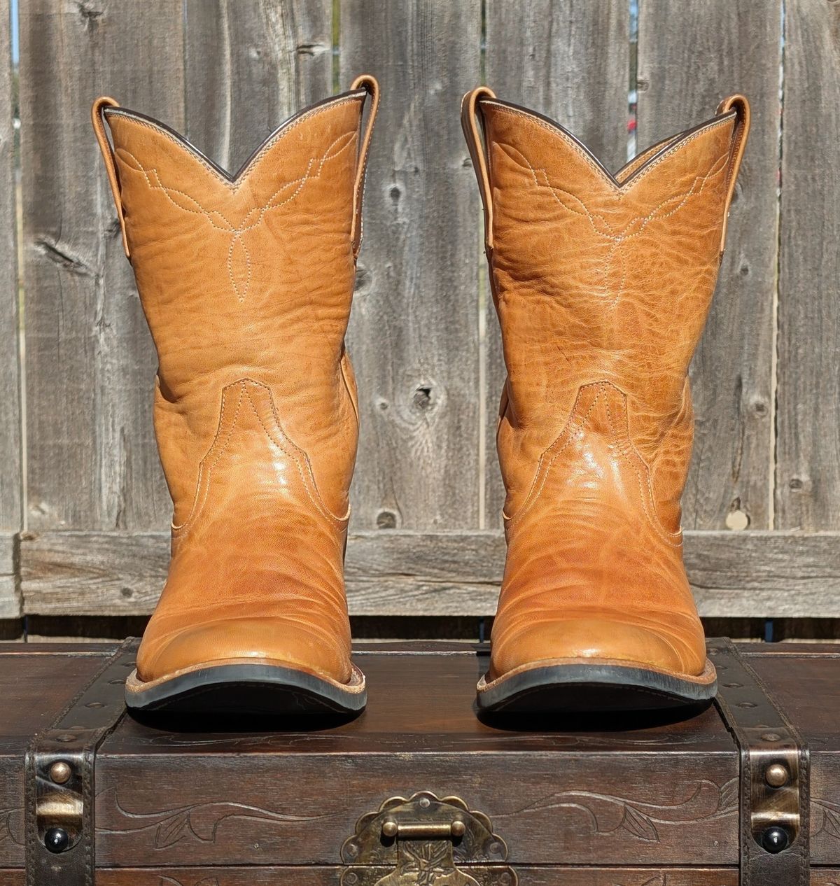 Photo by HealthyPatina on November 3, 2025 of the Rios of Mercedes (designed by Coronado Leather Co.) Roper Boot No.10 in Horween Natural Derby Front Quarter Horsehide.