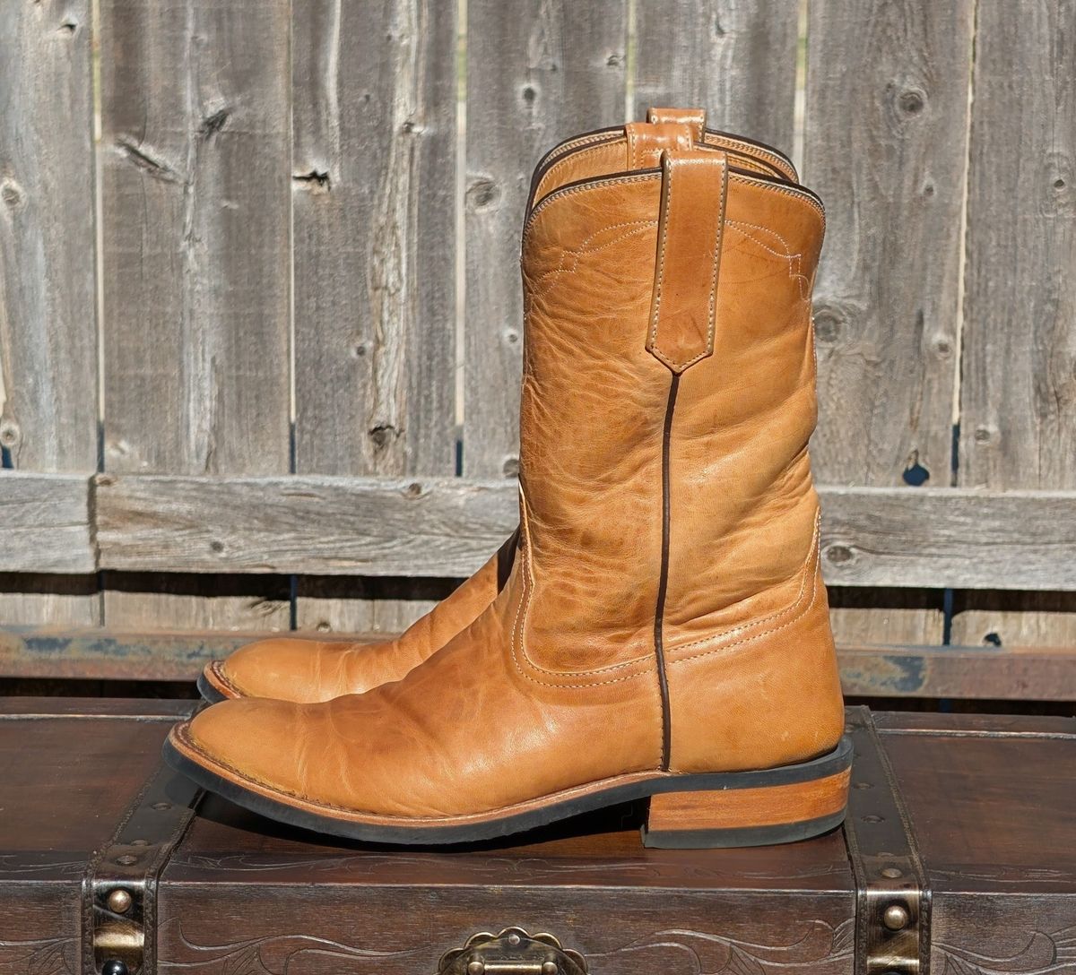 Photo by HealthyPatina on November 3, 2025 of the Rios of Mercedes (designed by Coronado Leather Co.) Roper Boot No.10 in Horween Natural Derby Front Quarter Horsehide.