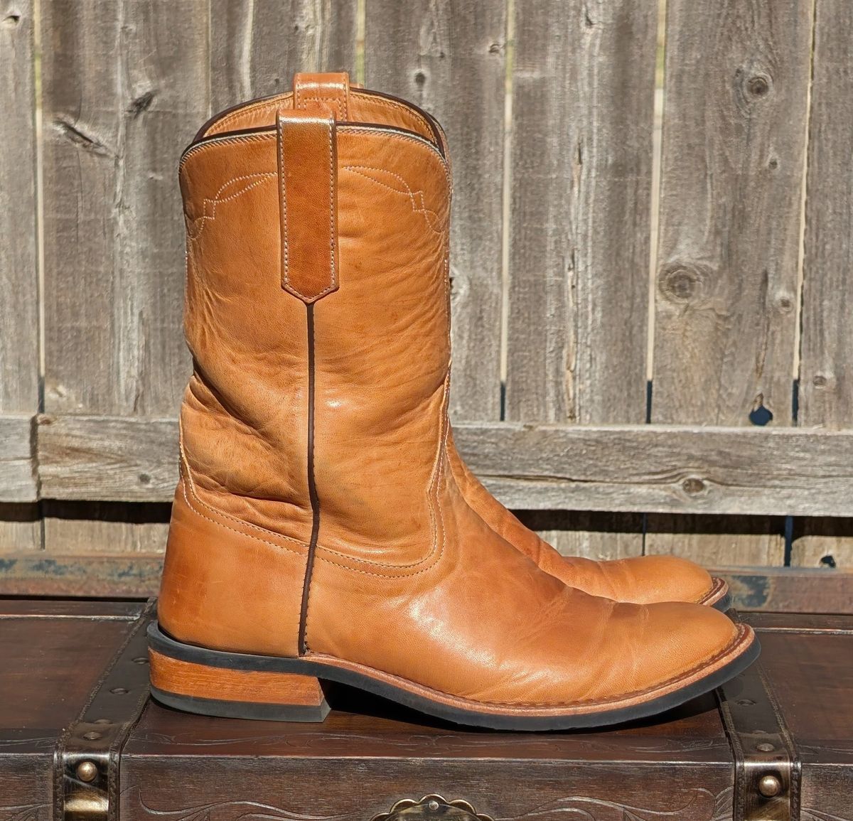 Photo by HealthyPatina on November 3, 2025 of the Rios of Mercedes (designed by Coronado Leather Co.) Roper Boot No.10 in Horween Natural Derby Front Quarter Horsehide.