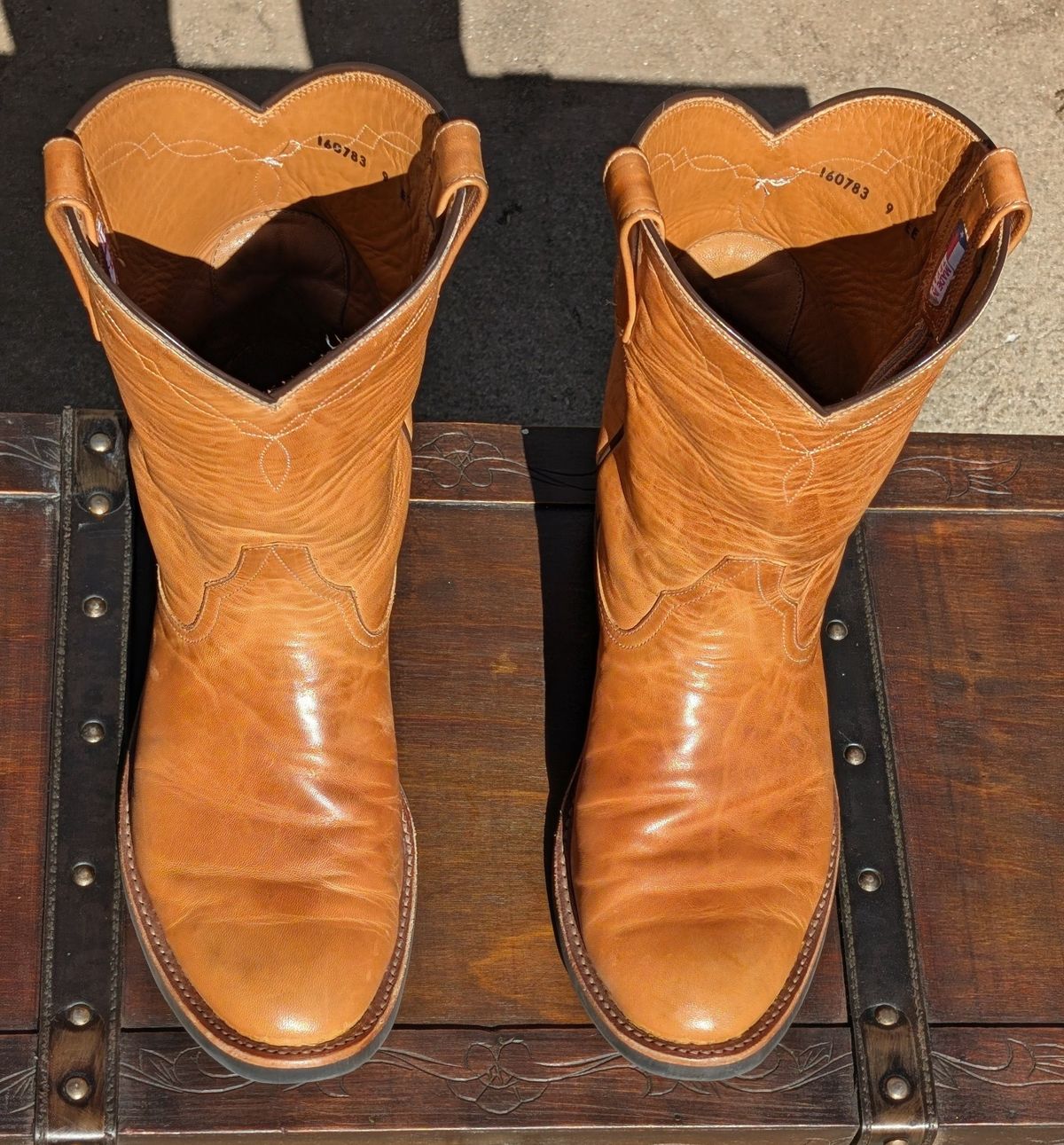 Photo by HealthyPatina on November 3, 2025 of the Rios of Mercedes (designed by Coronado Leather Co.) Roper Boot No.10 in Horween Natural Derby Front Quarter Horsehide.