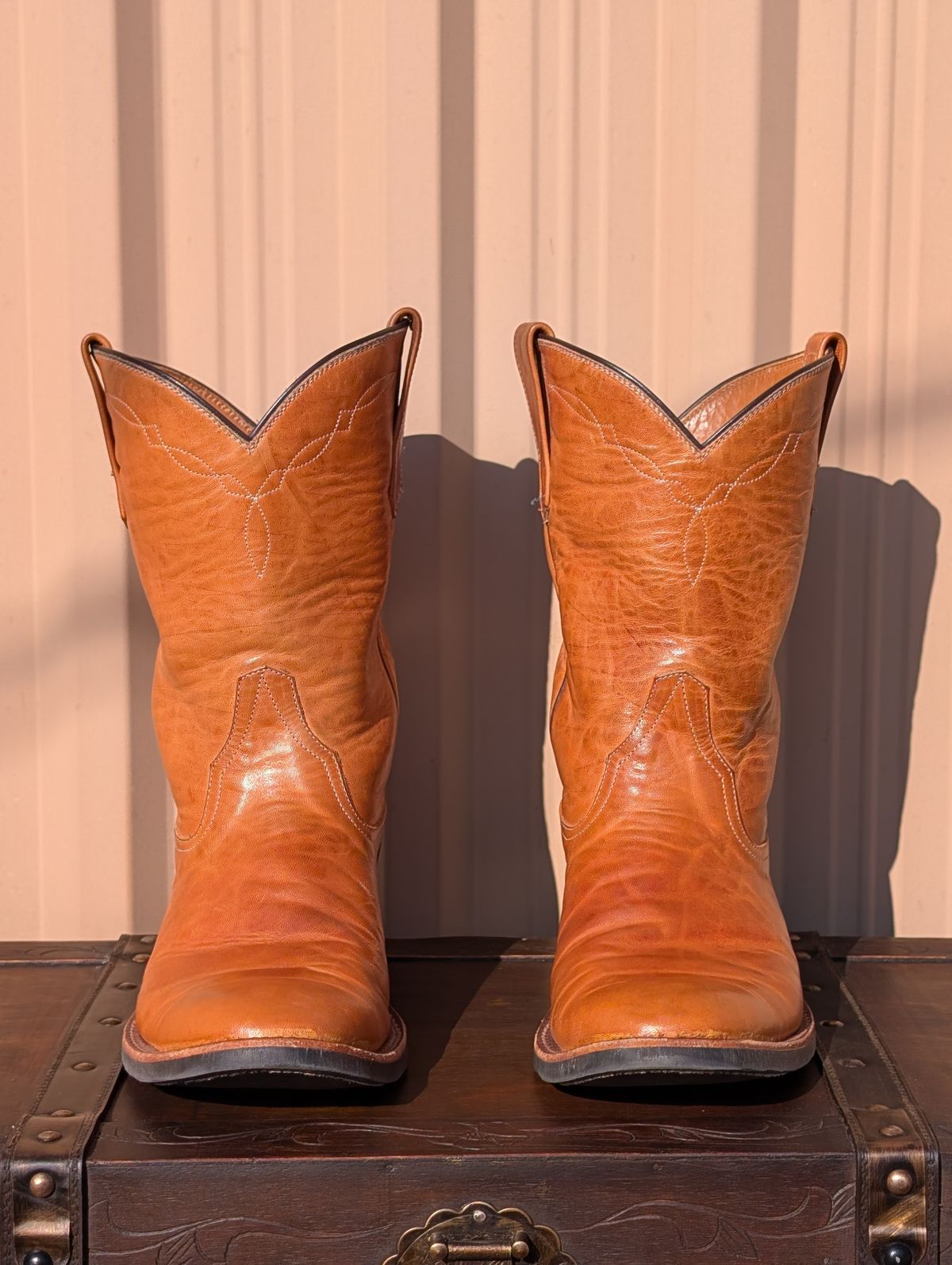 Photo by HealthyPatina on December 5, 2025 of the Rios of Mercedes (designed by Coronado Leather Co.) Roper Boot No.10 in Horween Natural Derby Front Quarter Horsehide.