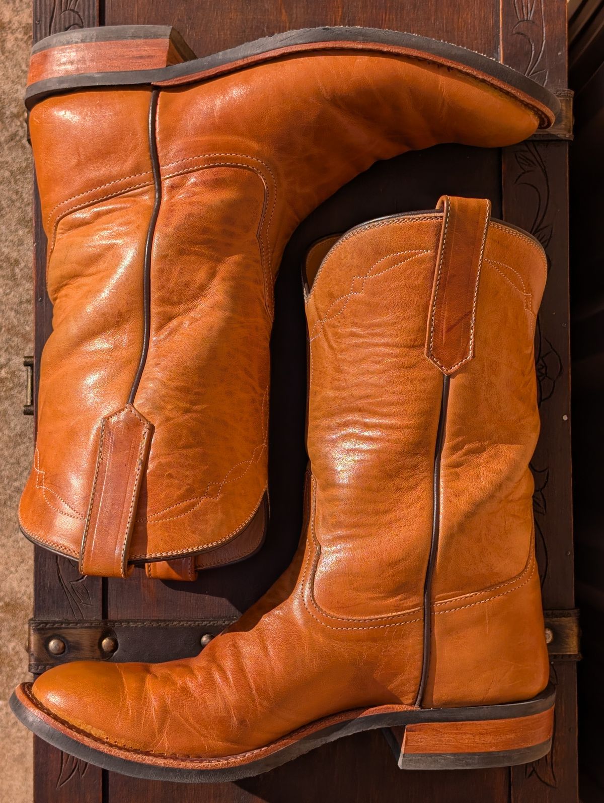Photo by HealthyPatina on December 5, 2025 of the Rios of Mercedes (designed by Coronado Leather Co.) Roper Boot No.10 in Horween Natural Derby Front Quarter Horsehide.