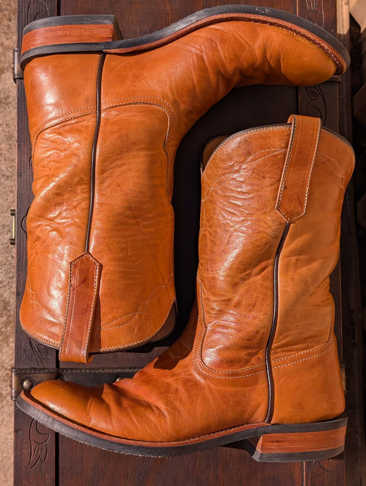 Photo by HealthyPatina on January 5, 2026 of the Rios of Mercedes (designed by Coronado Leather Co.) Roper Boot No.10 in Horween Natural Derby Front Quarter Horsehide.