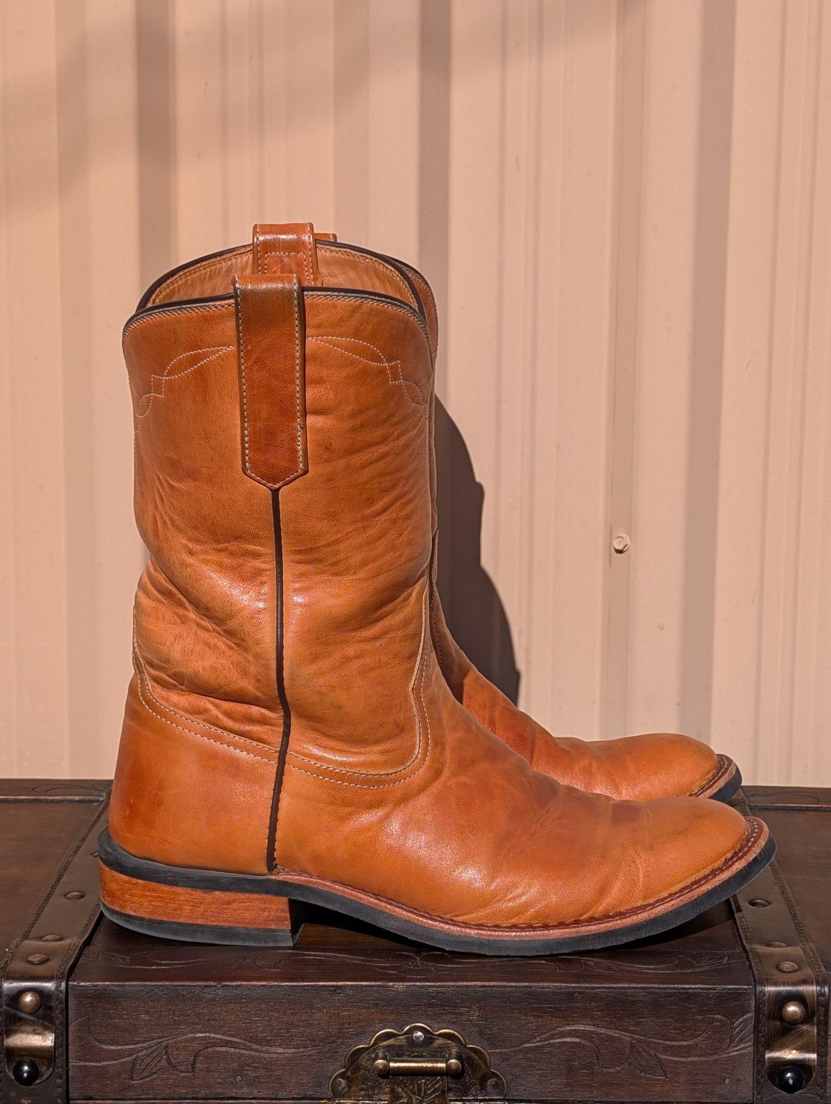 Photo by HealthyPatina on January 5, 2026 of the Rios of Mercedes (designed by Coronado Leather Co.) Roper Boot No.10 in Horween Natural Derby Front Quarter Horsehide.
