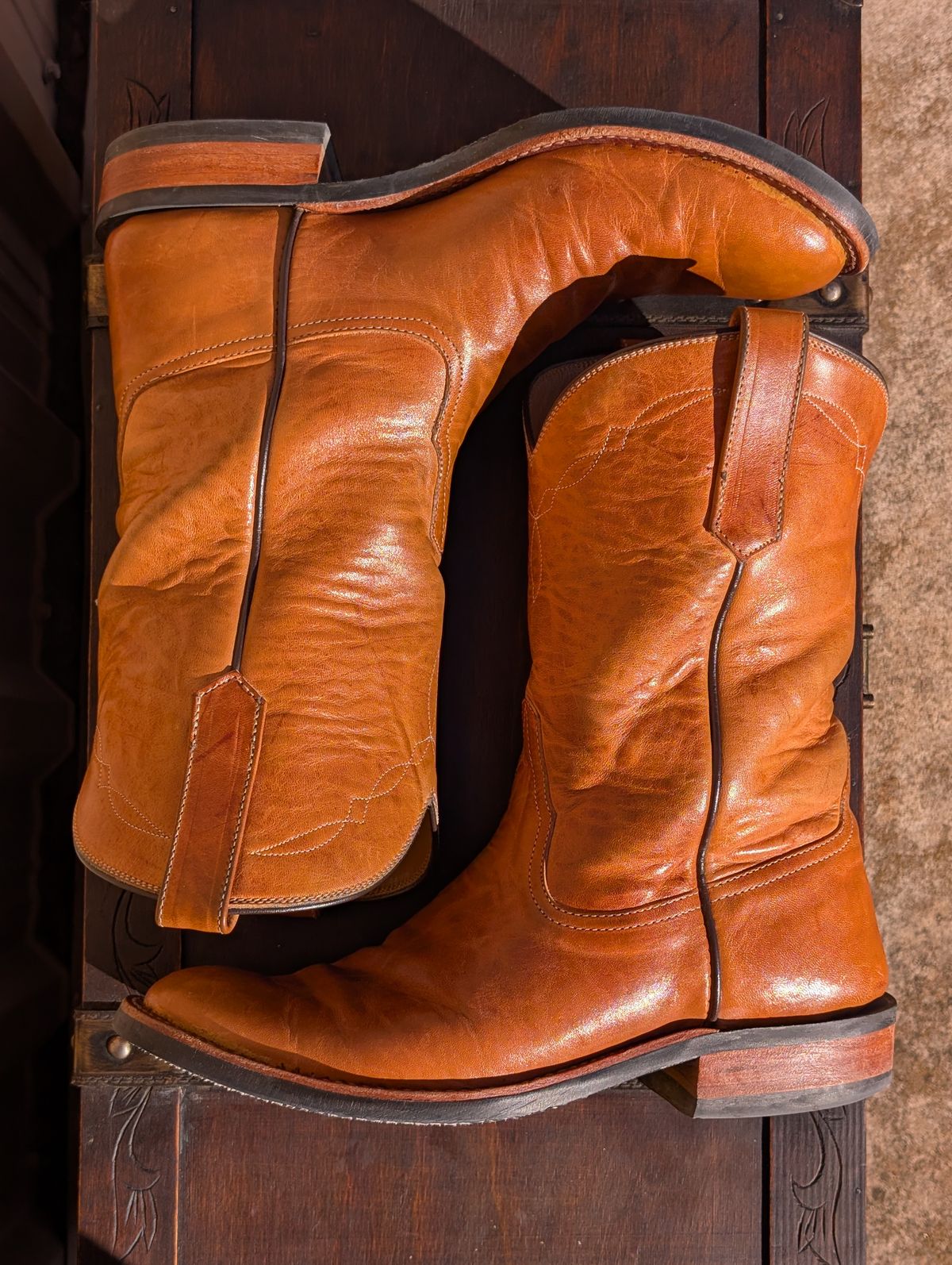 Photo by HealthyPatina on February 1, 2026 of the Rios of Mercedes (designed by Coronado Leather Co.) Roper Boot No.10 in Horween Natural Derby Front Quarter Horsehide.