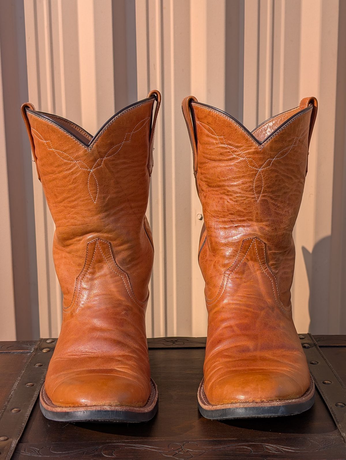 Photo by HealthyPatina on March 2, 2026 of the Rios of Mercedes (designed by Coronado Leather Co.) Roper Boot No.10 in Horween Natural Derby Front Quarter Horsehide.