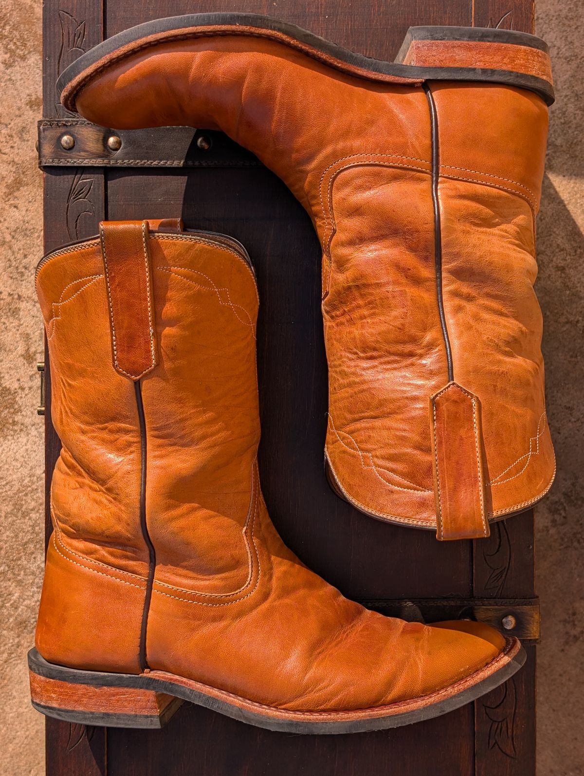 Photo by HealthyPatina on March 2, 2026 of the Rios of Mercedes (designed by Coronado Leather Co.) Roper Boot No.10 in Horween Natural Derby Front Quarter Horsehide.
