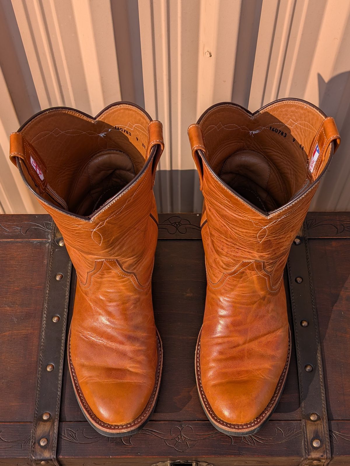 Photo by HealthyPatina on March 2, 2026 of the Rios of Mercedes (designed by Coronado Leather Co.) Roper Boot No.10 in Horween Natural Derby Front Quarter Horsehide.